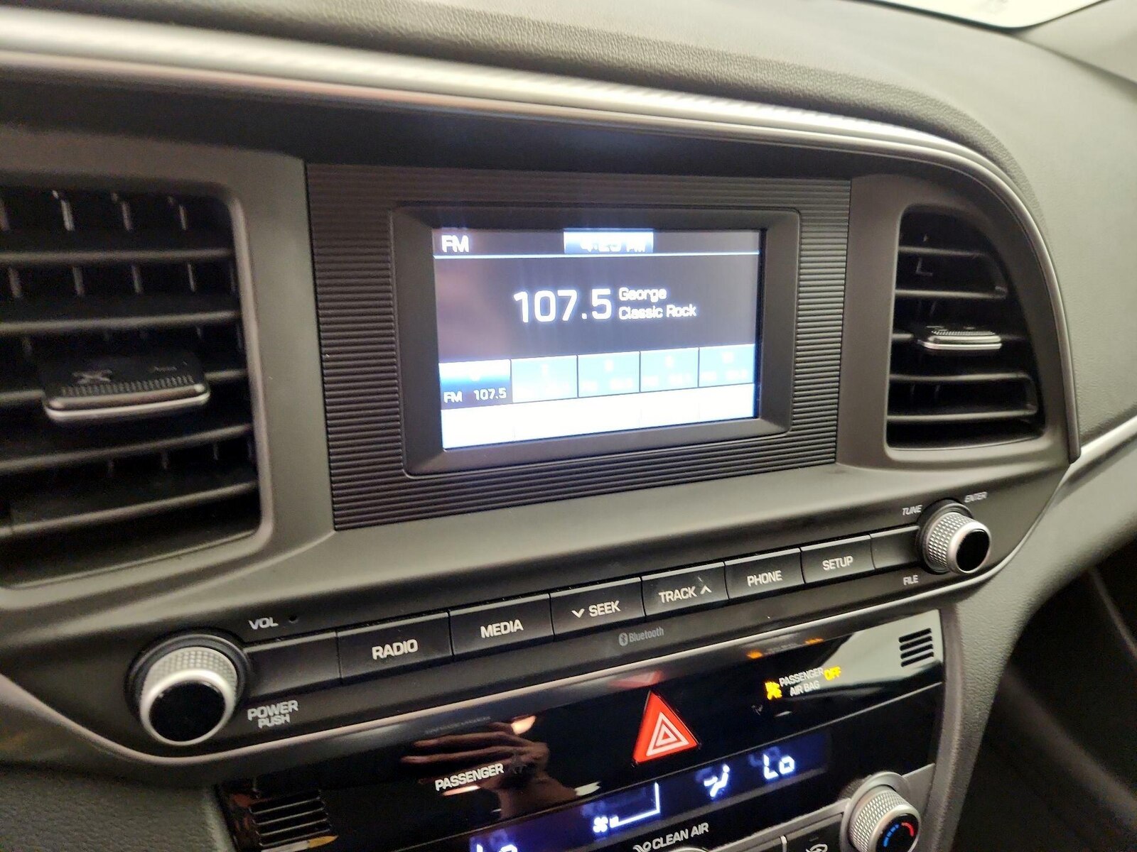 2020 Hyundai Elantra SE - Photo 16