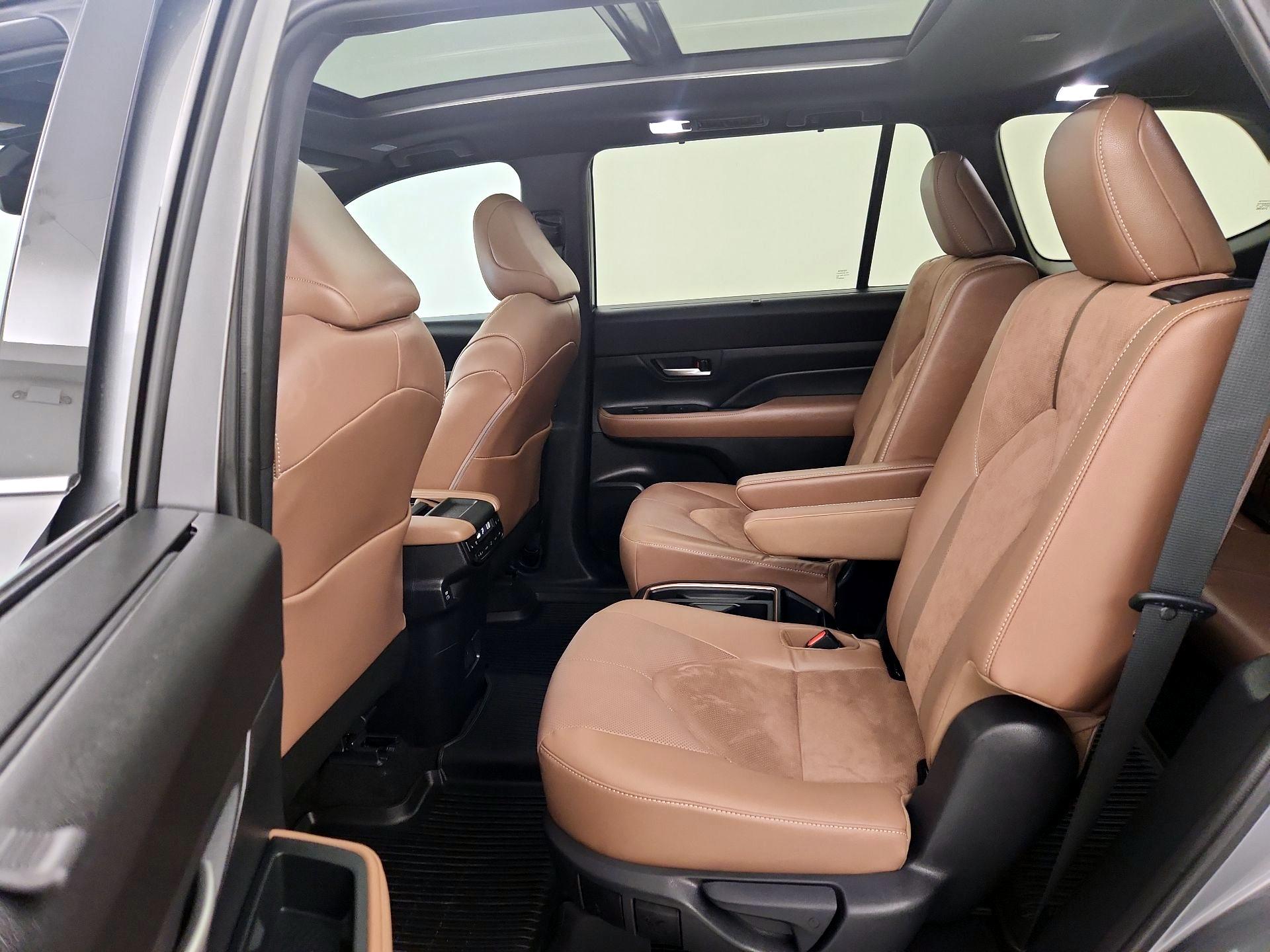 Thumbnail: 2026 Toyota Highlander - 20