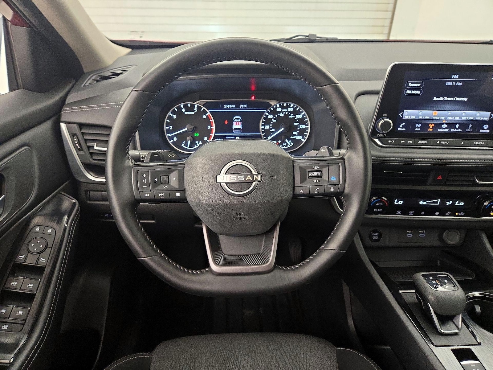 2025 Nissan Rogue SV - Photo 11