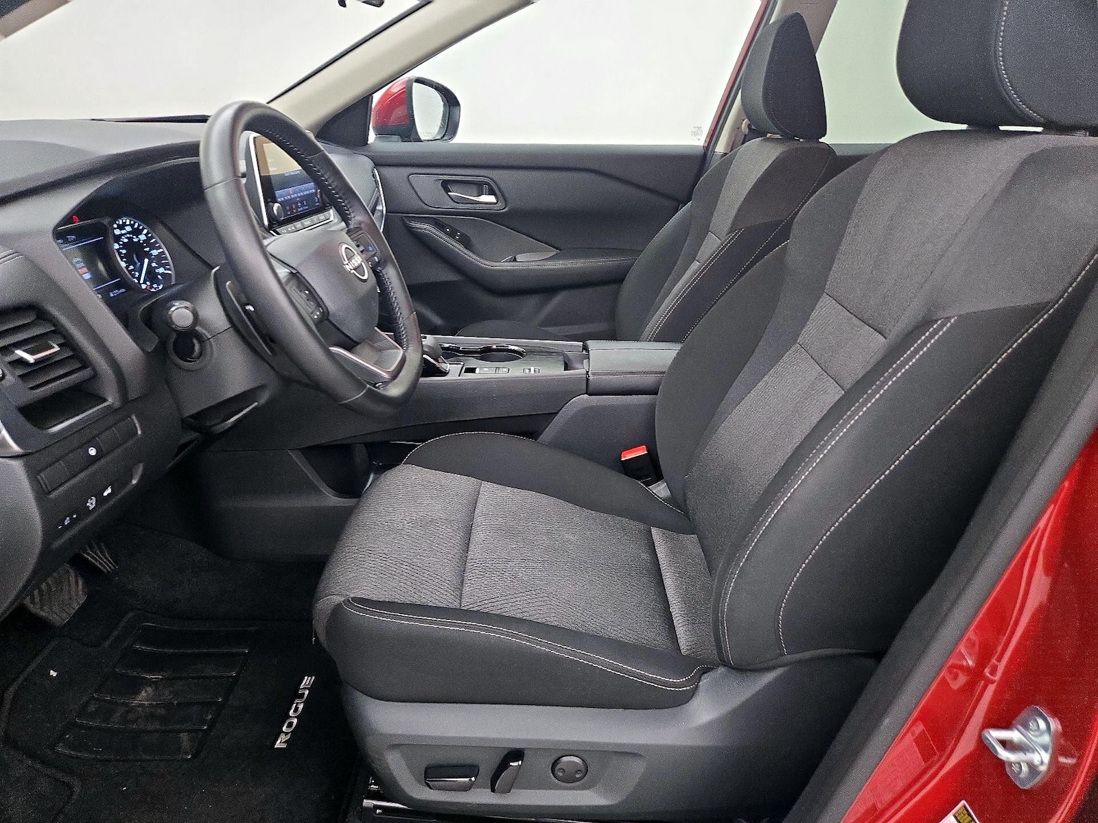 2025 Nissan Rogue SV - Photo 12