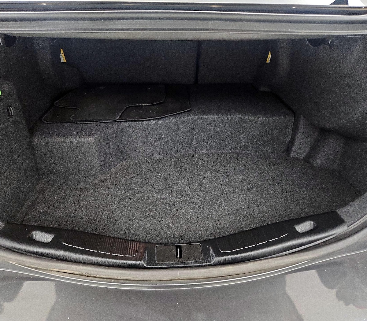 Trunk/Cargo (Seats Up)