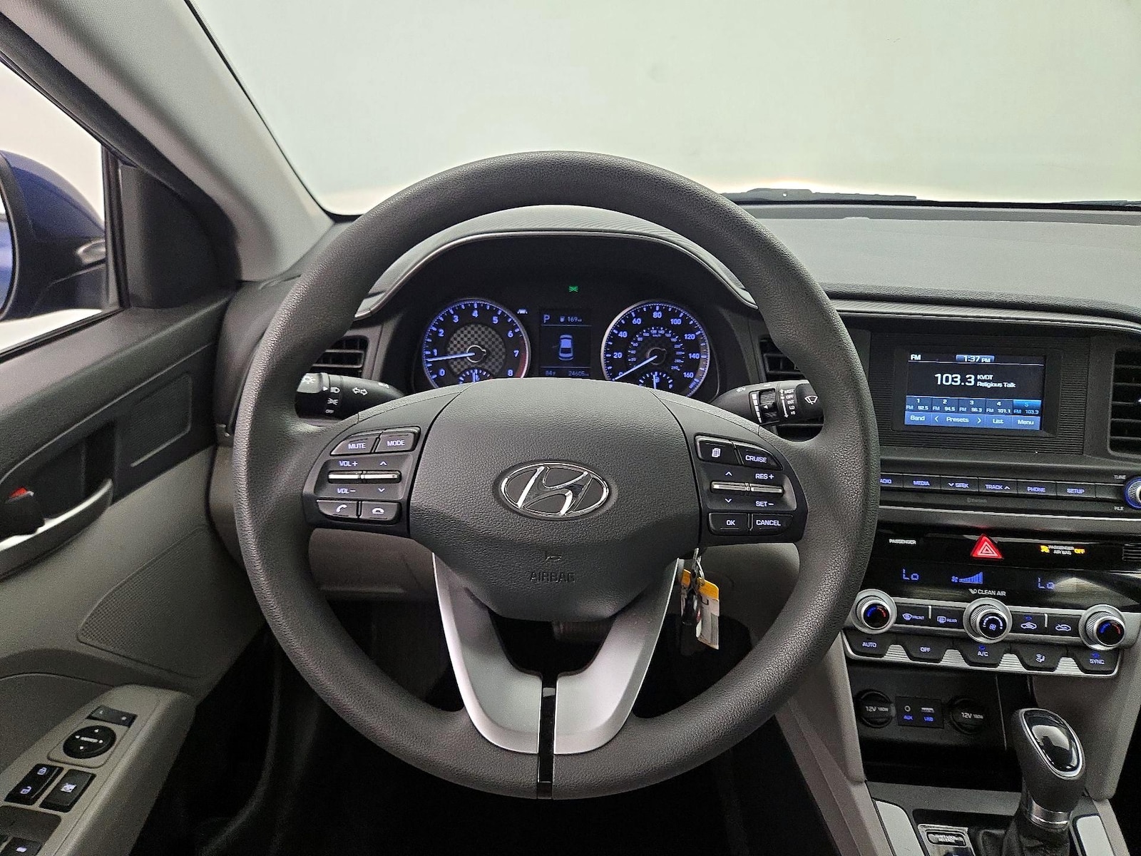 2020 Hyundai Elantra SE - Photo 11