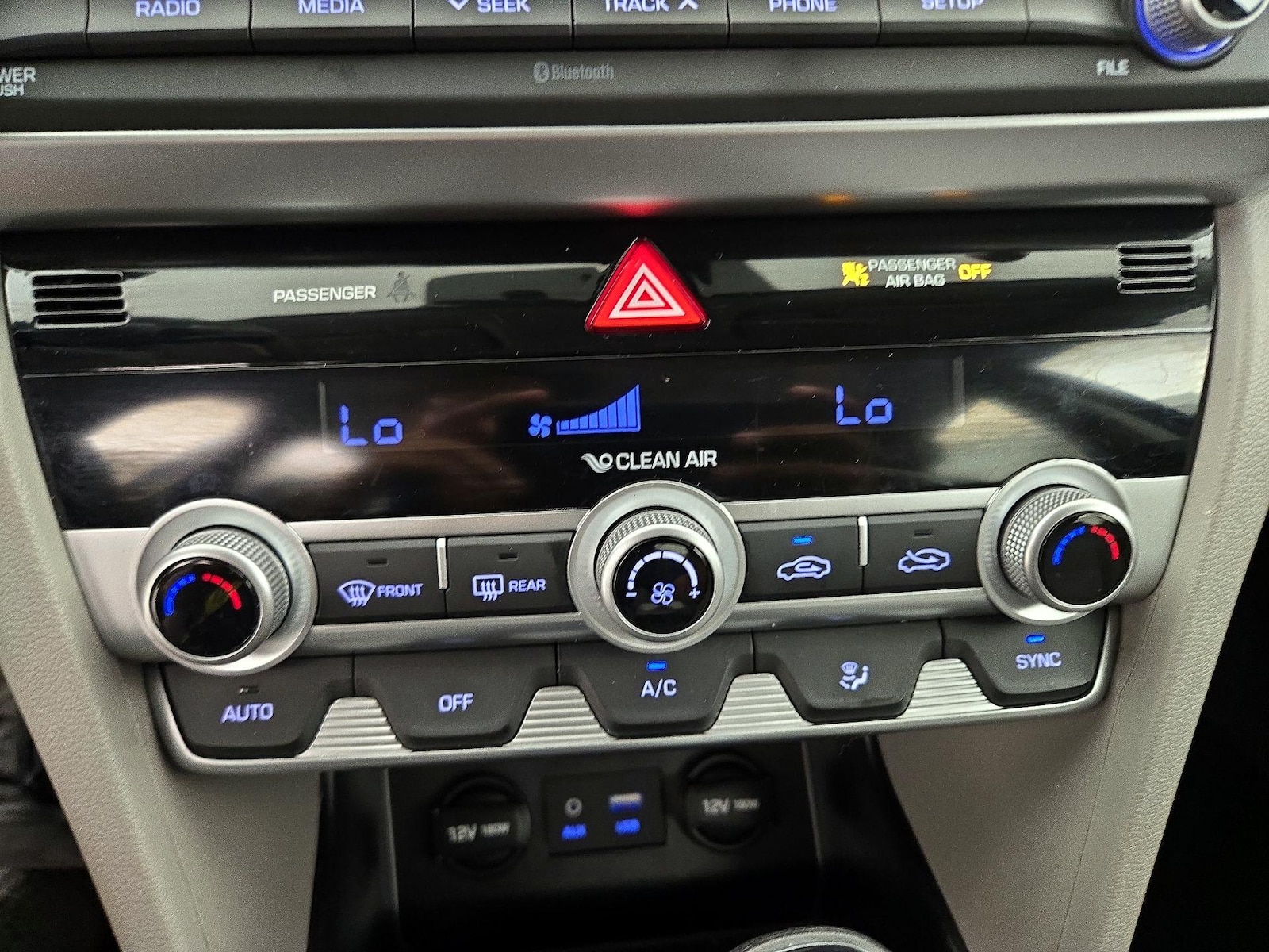 2020 Hyundai Elantra SE - Photo 17
