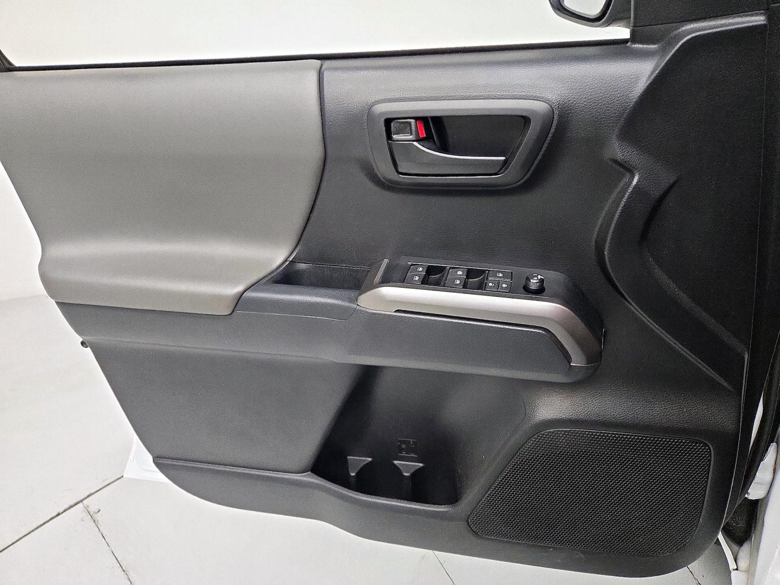 2022 Toyota Tacoma SR5 - Photo 13