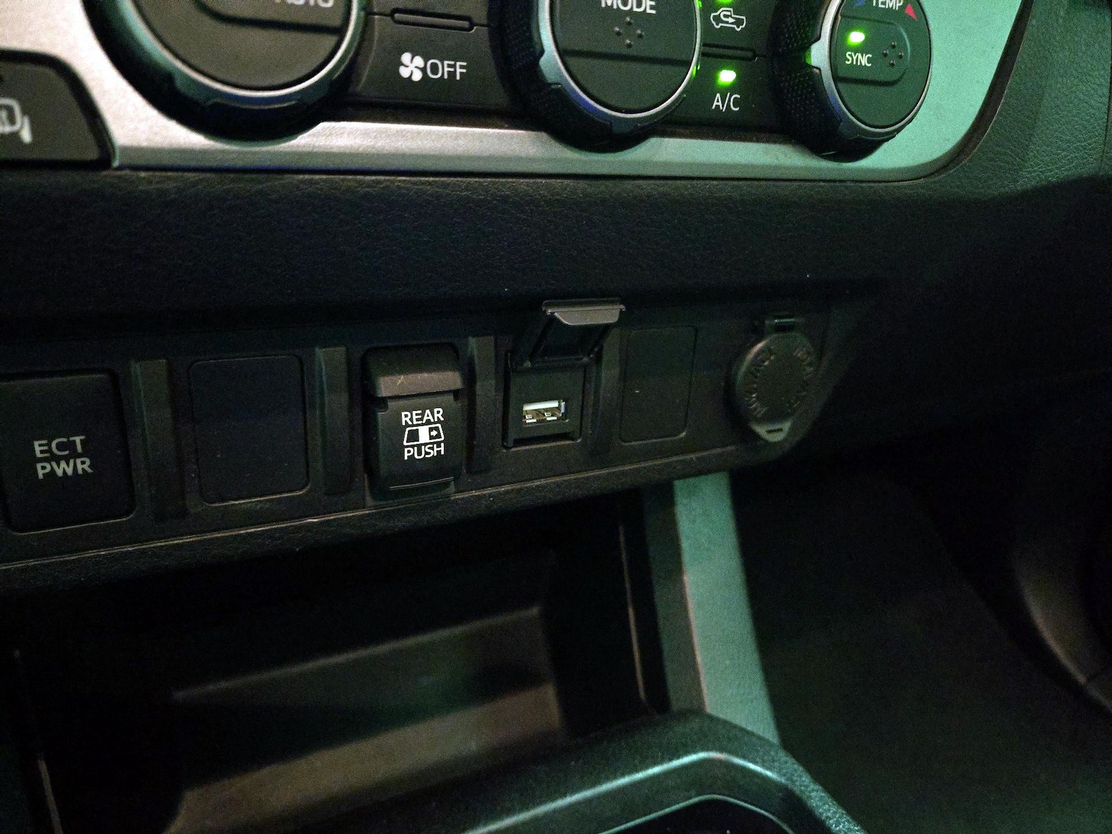2022 Toyota Tacoma SR5 - Photo 19