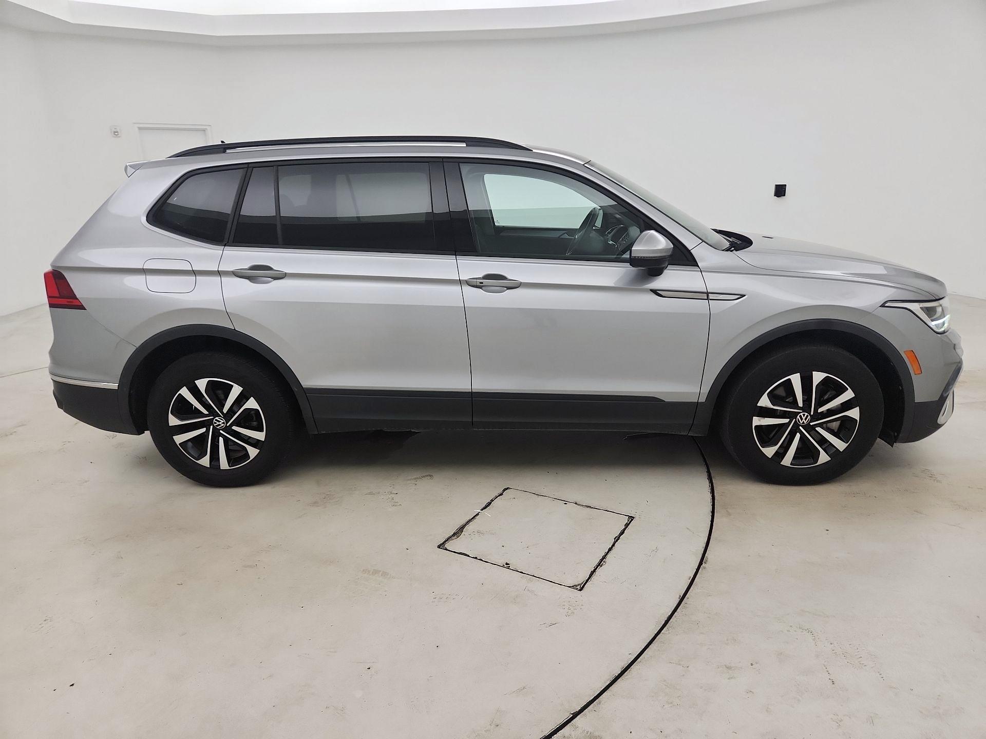 Thumbnail: 2023 Volkswagen Tiguan - 4