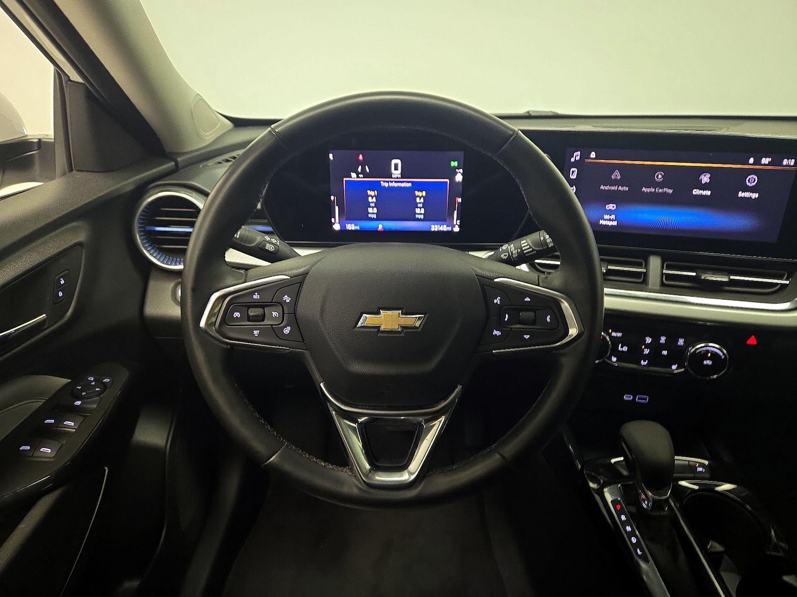 2025 Chevrolet Trax LT - Photo 11