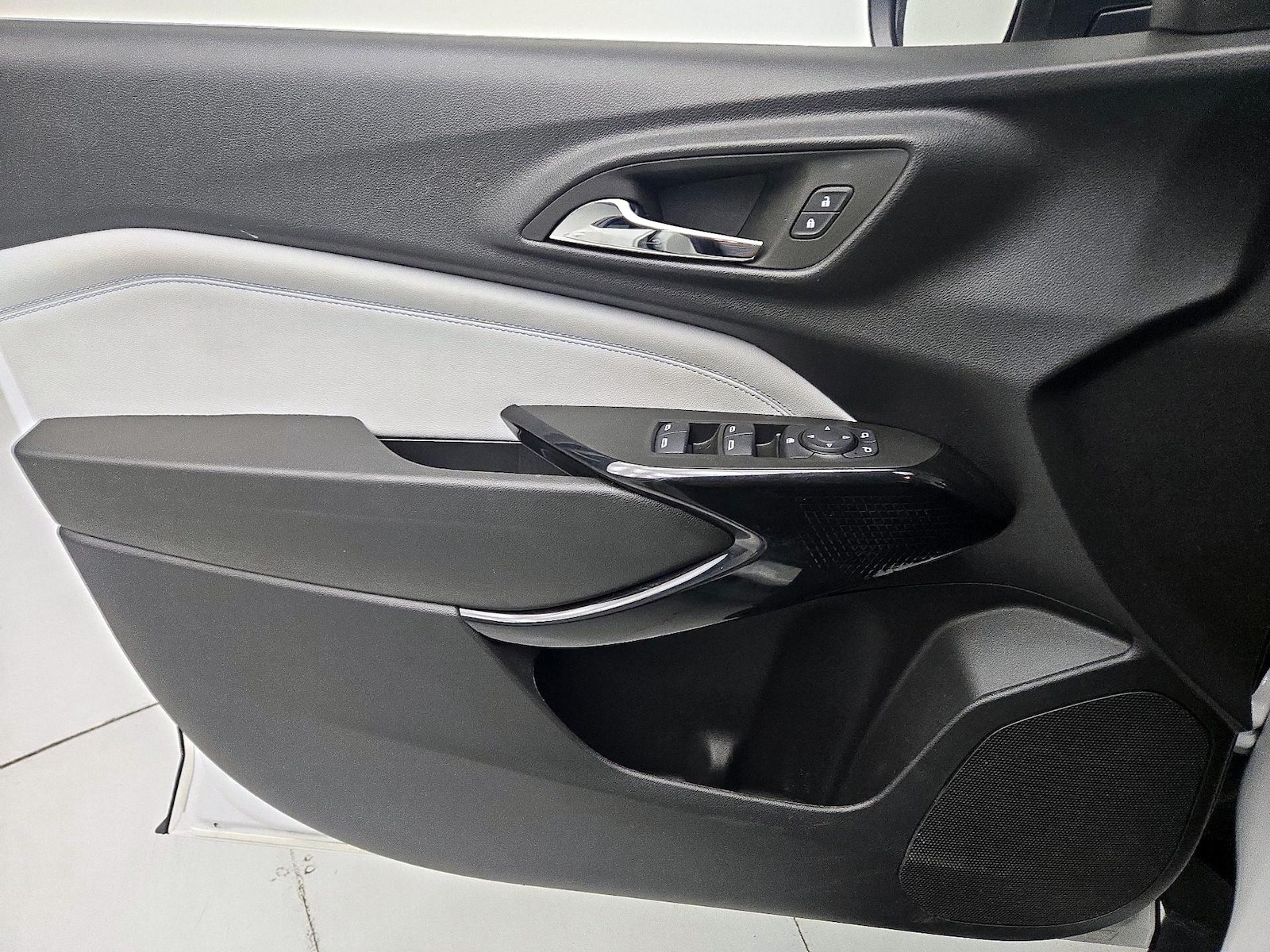 2025 Chevrolet Trax LT - Photo 13