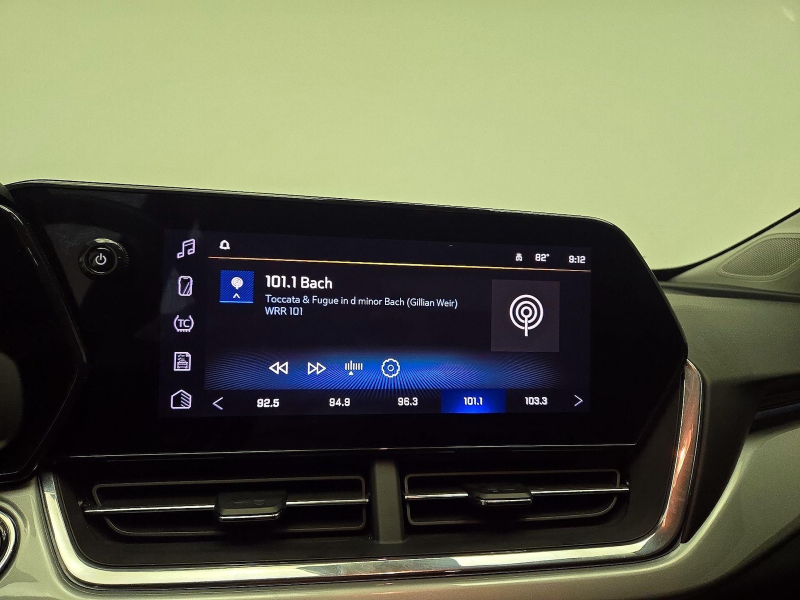 2025 Chevrolet Trax LT - Photo 16