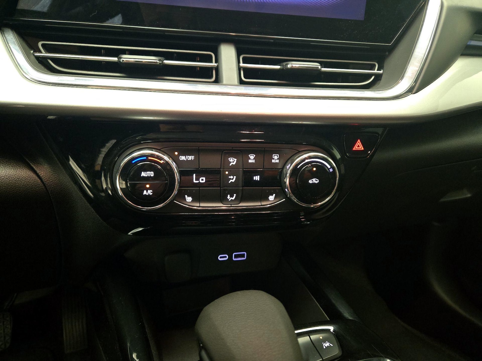 2025 Chevrolet Trax LT - Photo 17