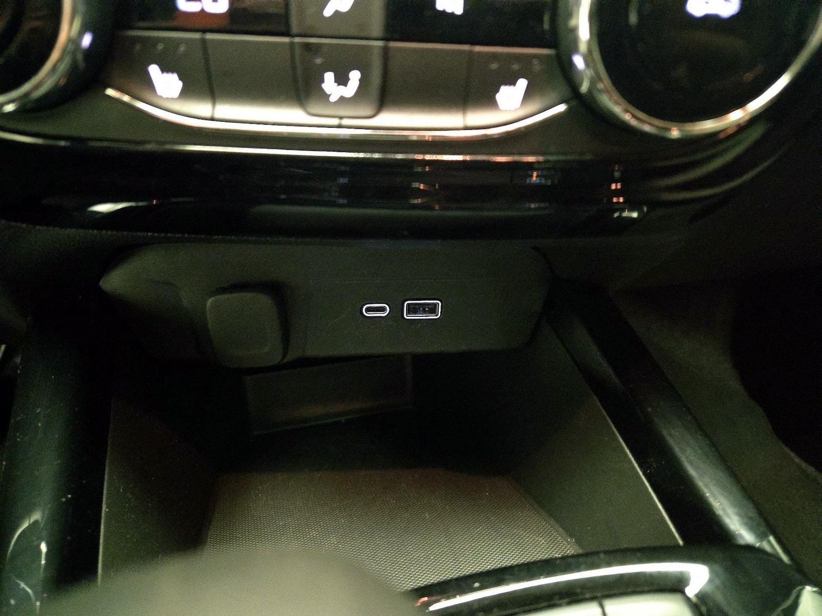 2025 Chevrolet Trax LT - Photo 19
