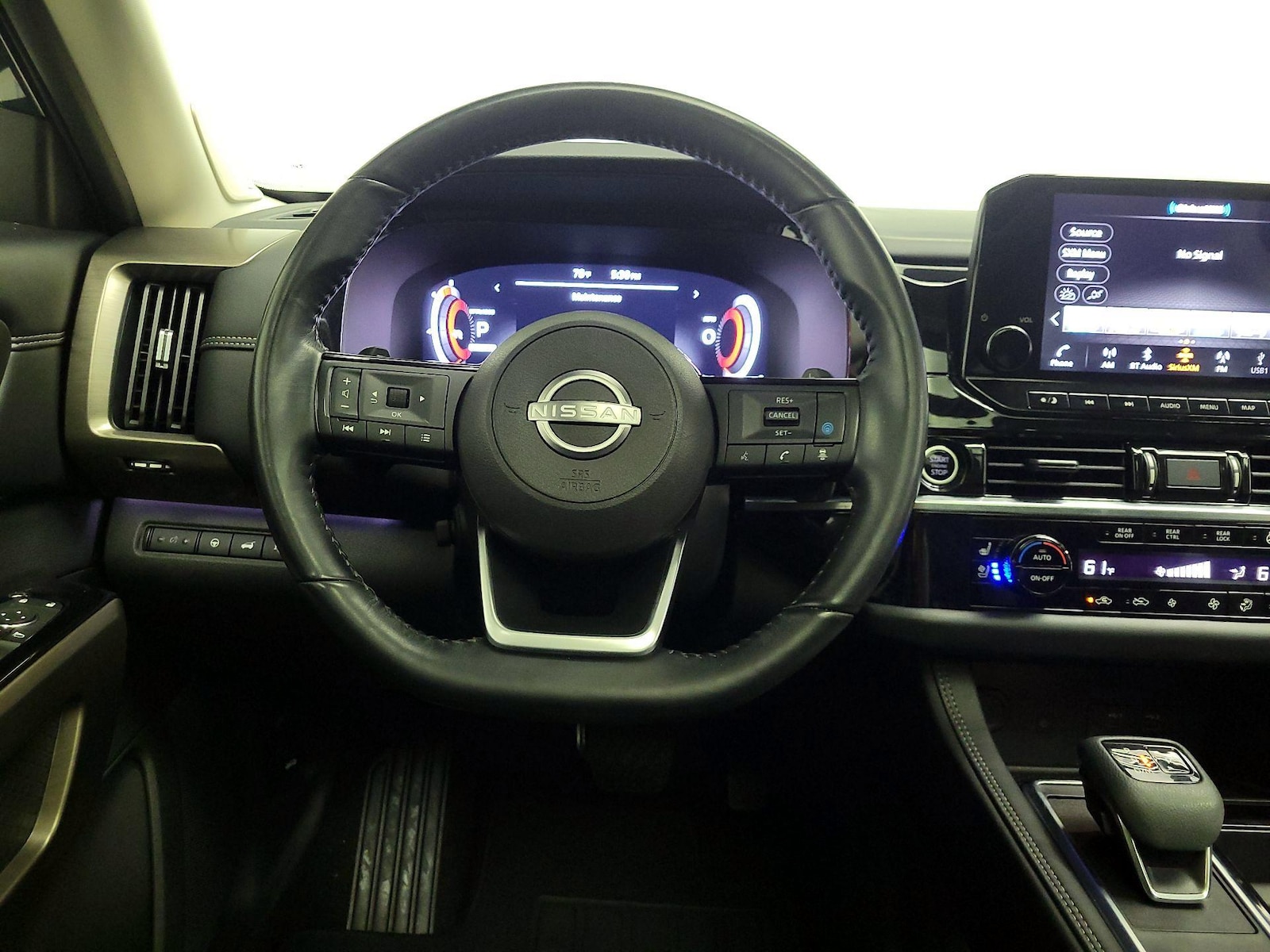 2024 Nissan Pathfinder Platinum - Photo 11