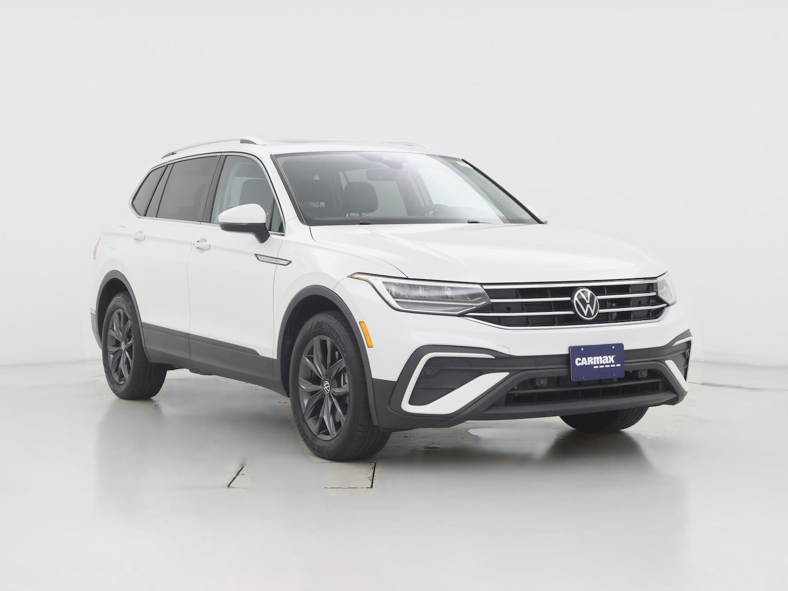 2023 Volkswagen Tiguan SE - Photo 1