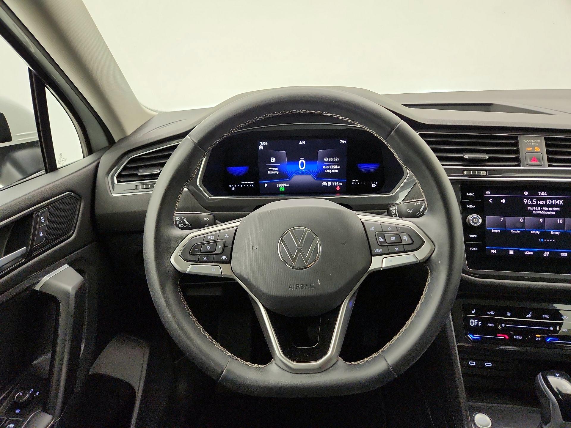 Thumbnail: 2023 Volkswagen Tiguan - 10
