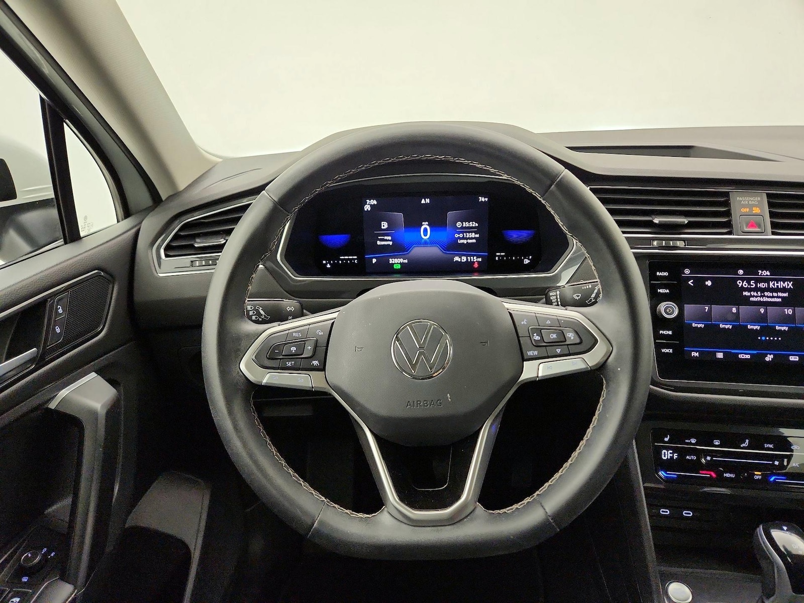 2023 Volkswagen Tiguan SE - Photo 11