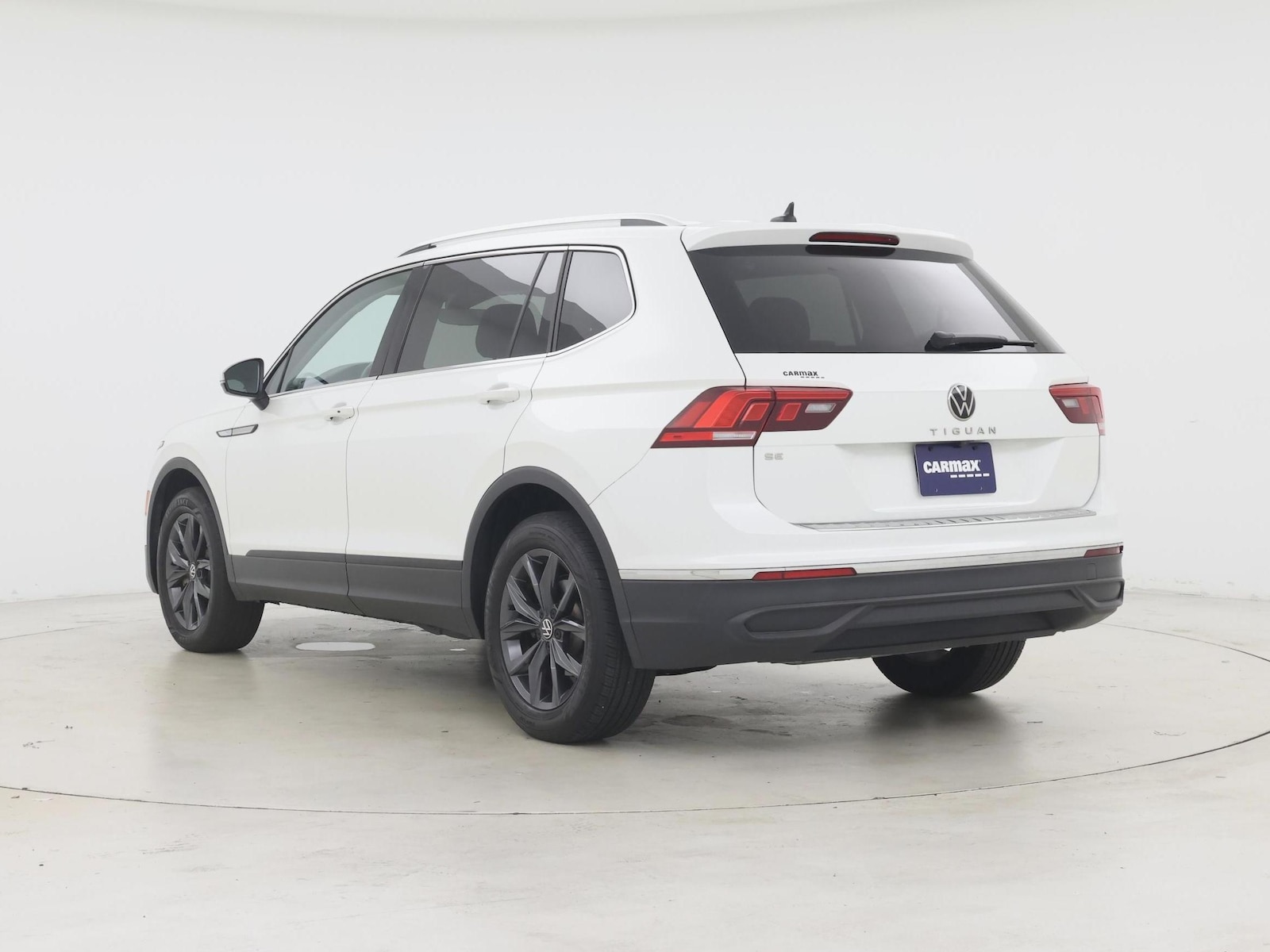 2023 Volkswagen Tiguan SE - Photo 3