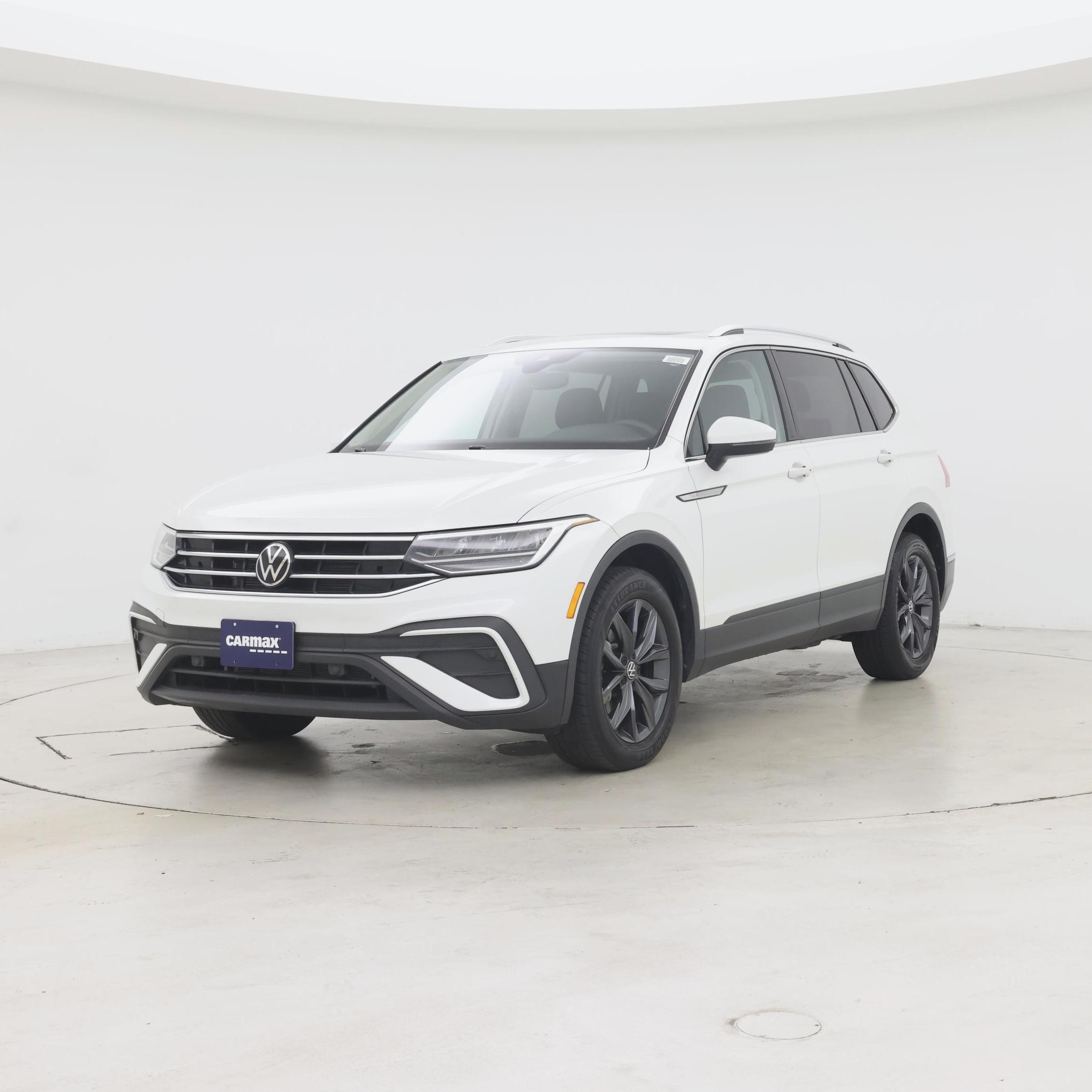 Thumbnail: 2023 Volkswagen Tiguan - 4
