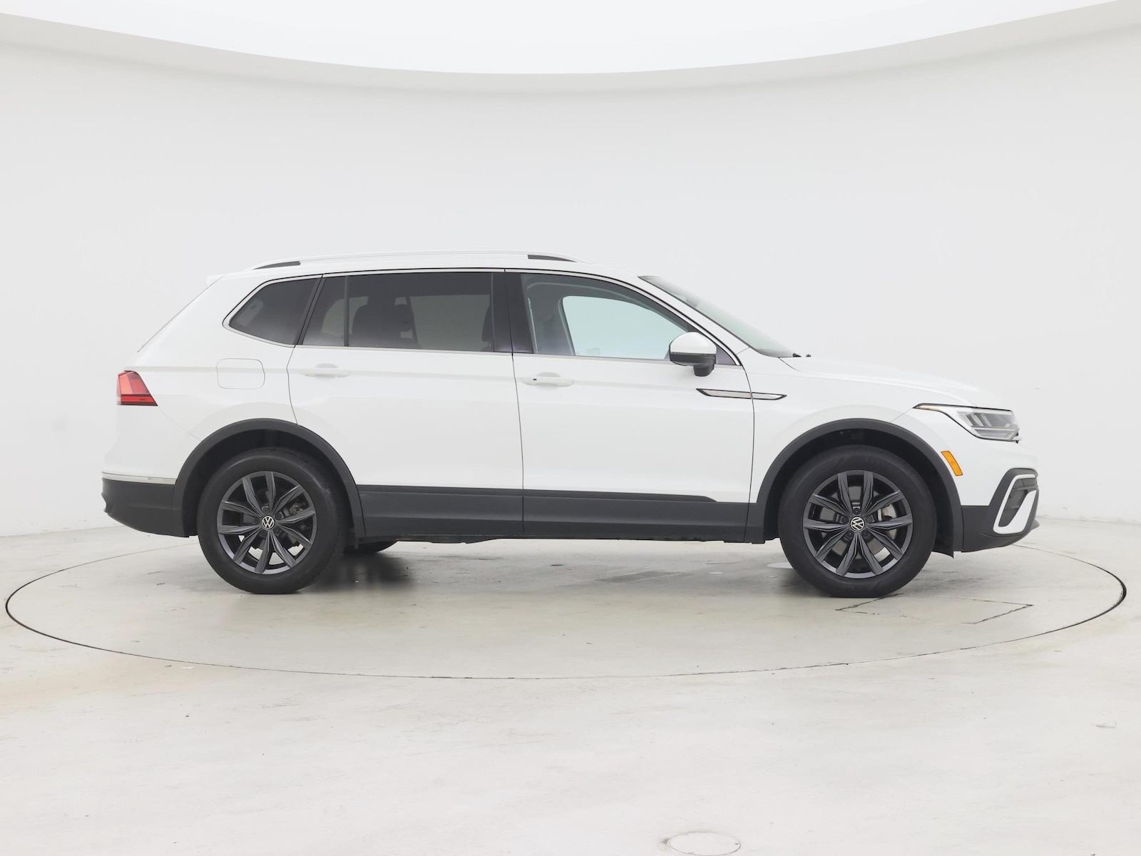 2023 Volkswagen Tiguan SE - Photo 8