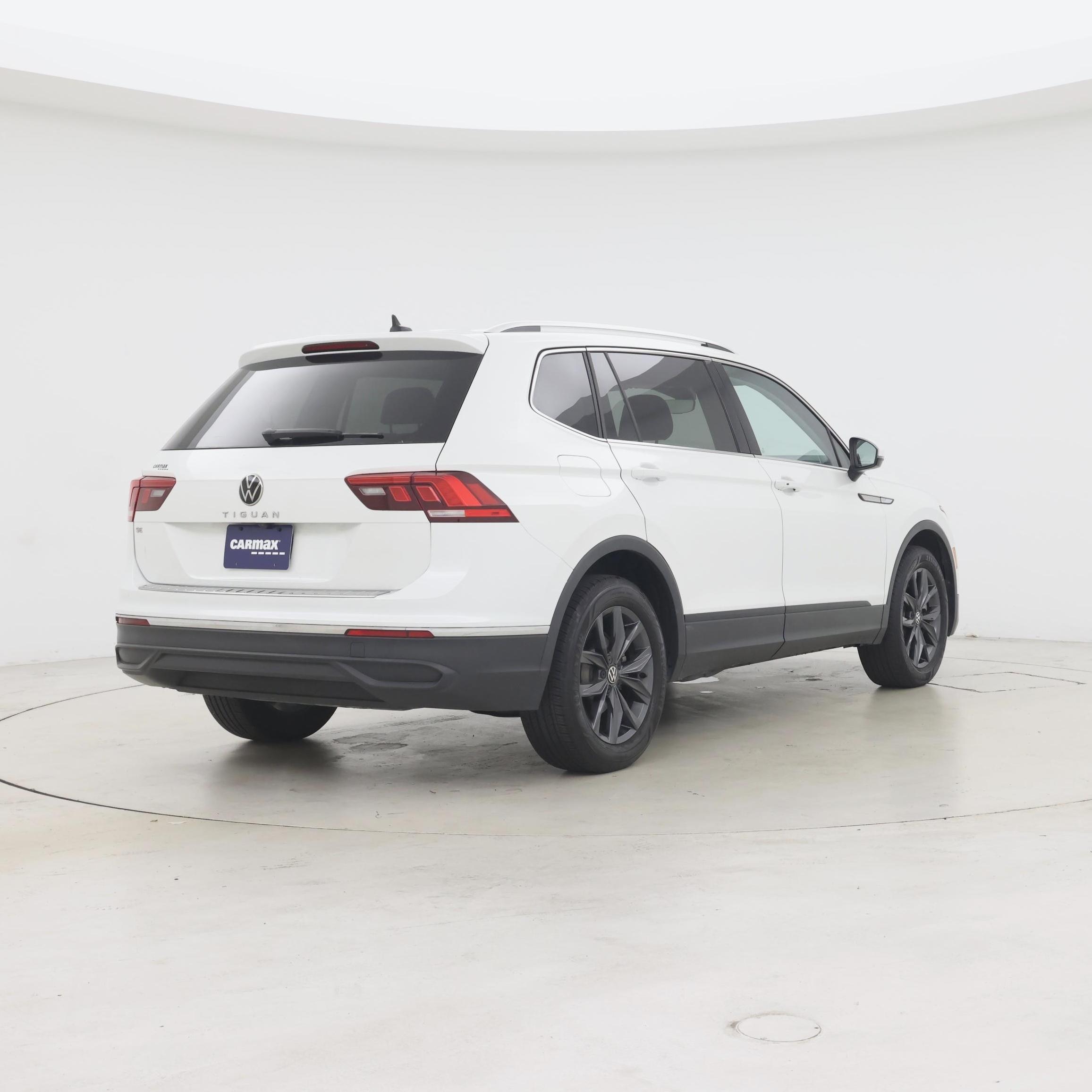 Thumbnail: 2023 Volkswagen Tiguan - 8