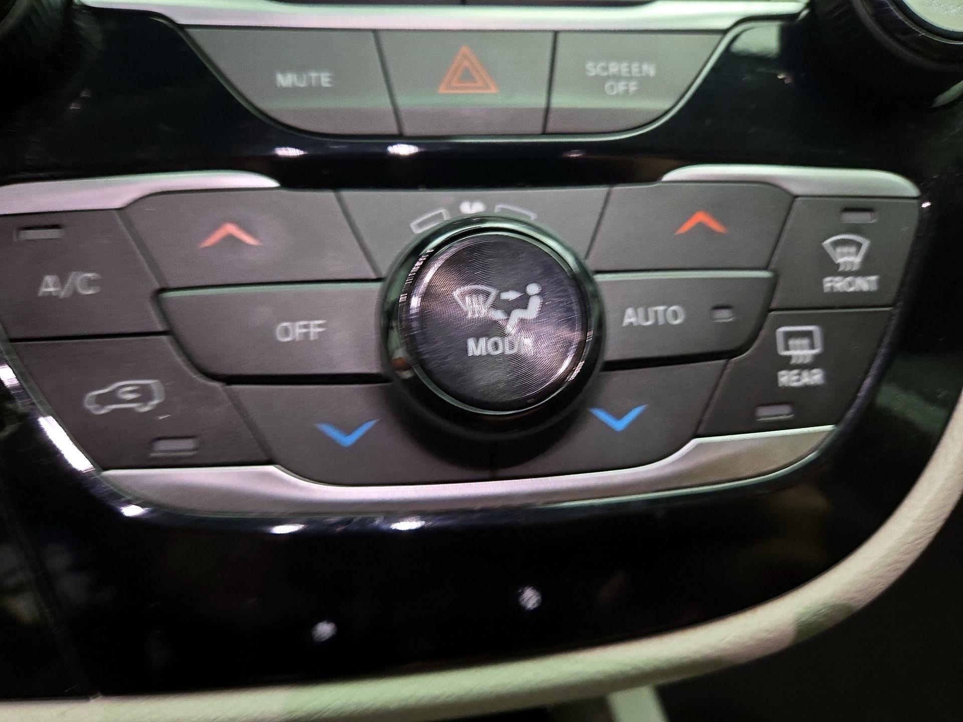 Thumbnail: 2024 Chrysler Pacifica - 14