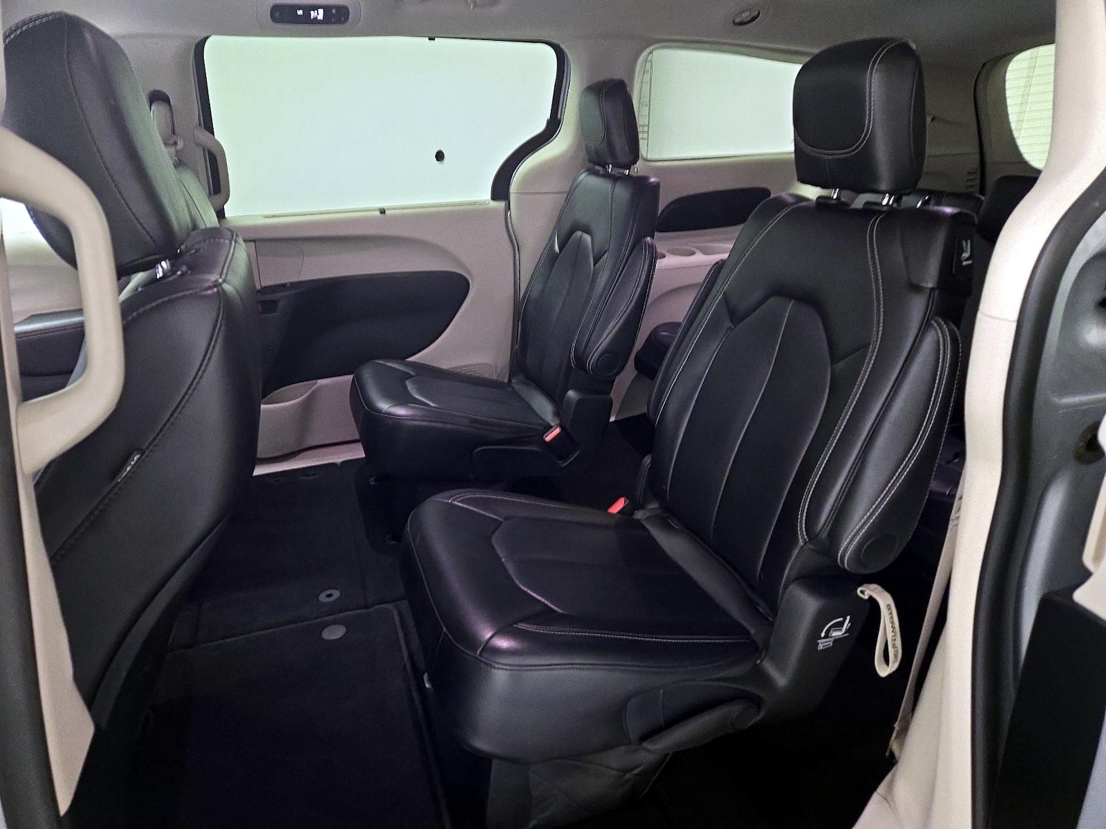 2024 Chrysler Pacifica Touring L - Photo 18