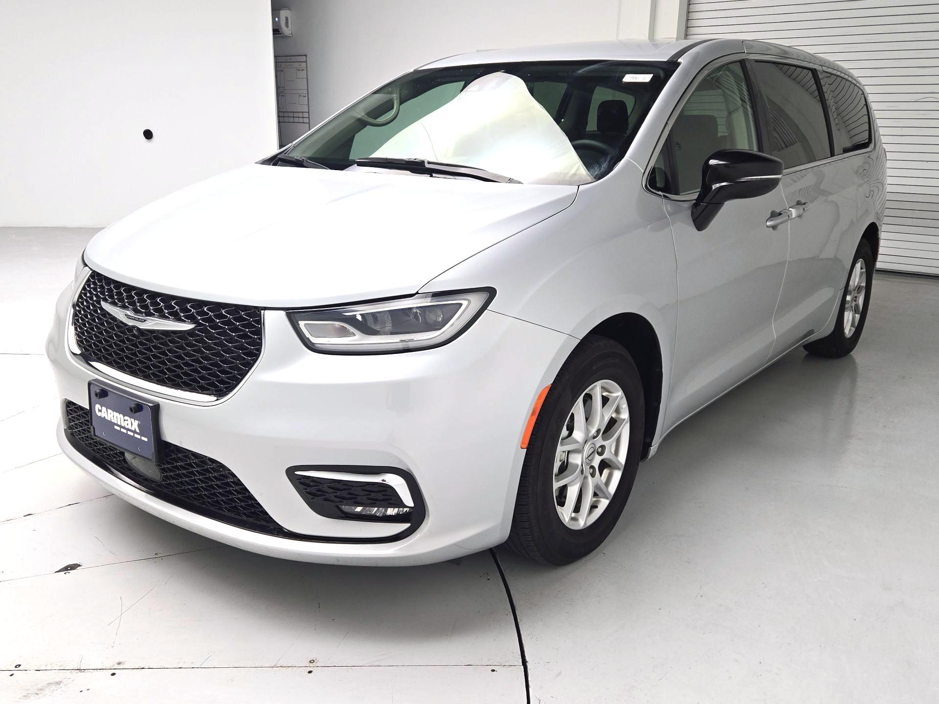 Thumbnail: 2024 Chrysler Pacifica - 3