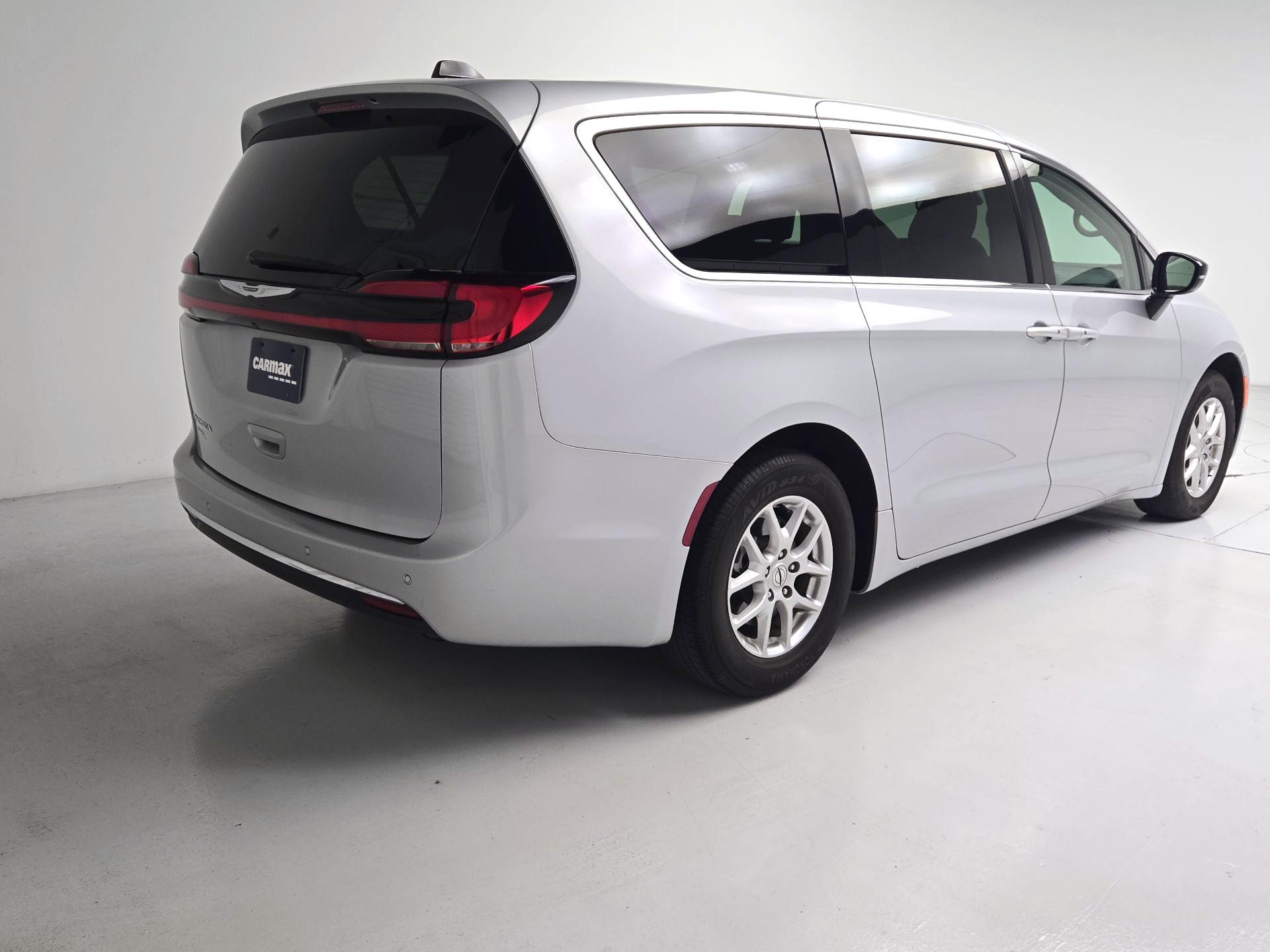 Thumbnail: 2024 Chrysler Pacifica - 5