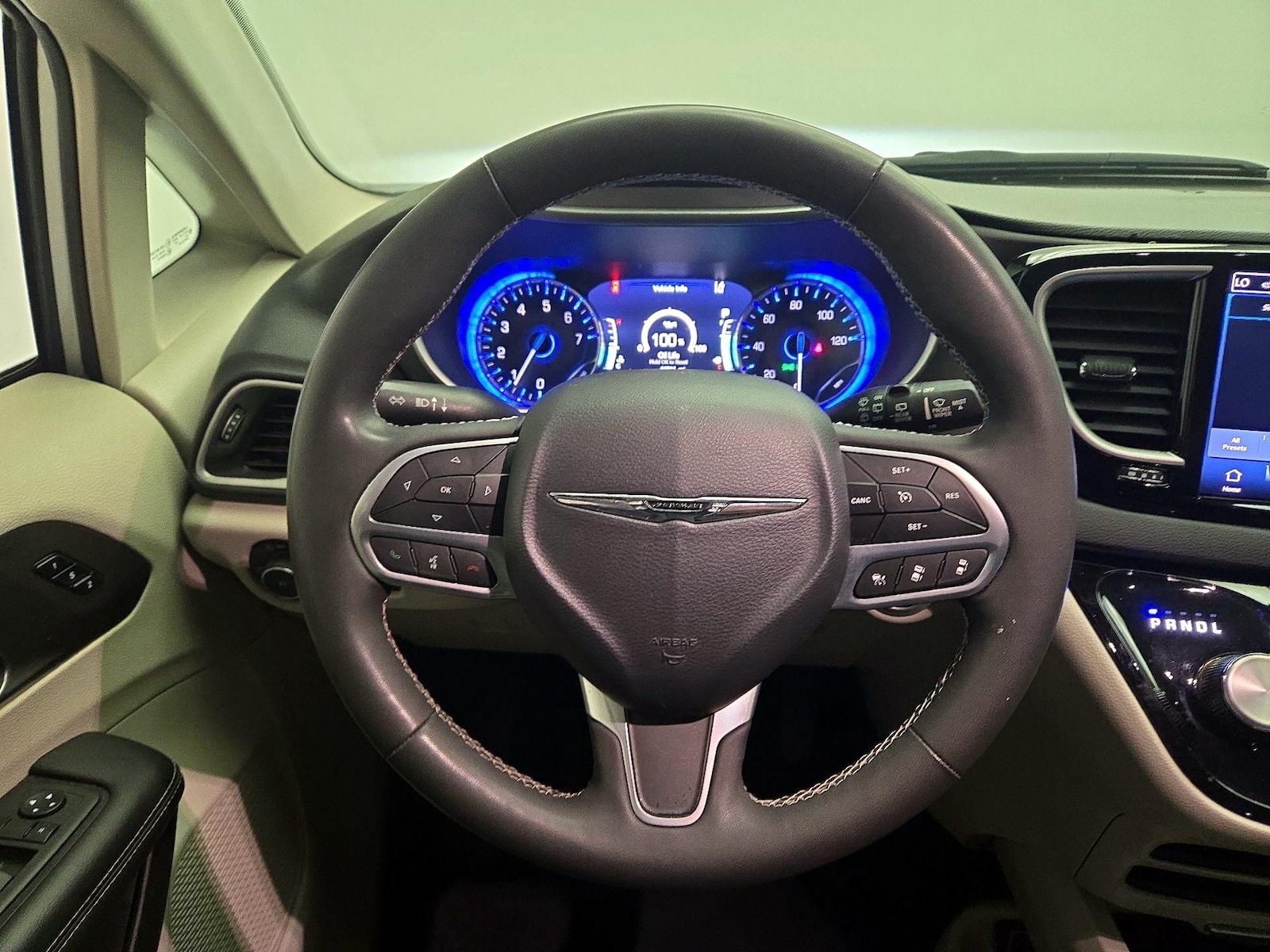 2024 Chrysler Pacifica Touring L - Photo 9