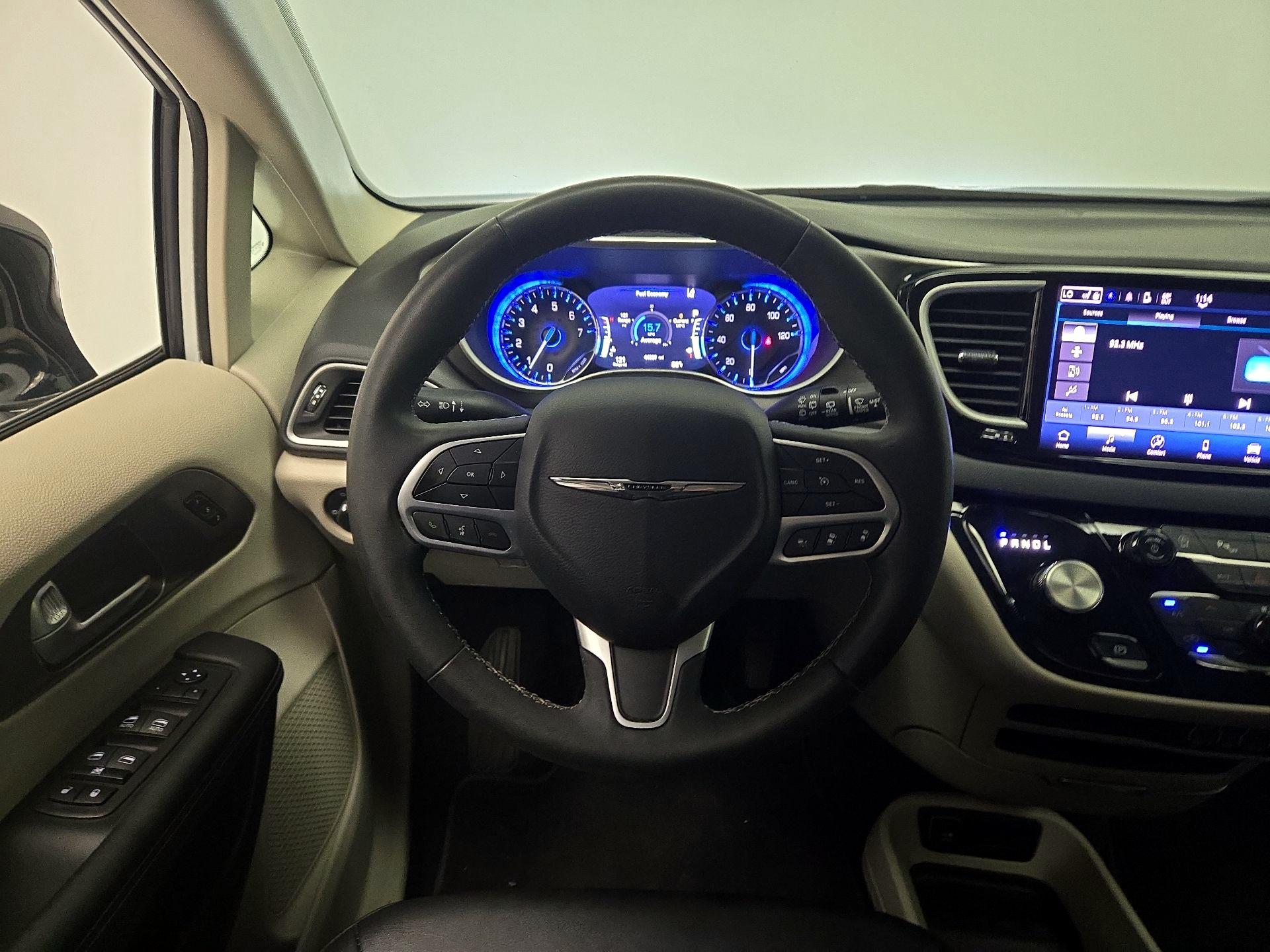 Thumbnail: 2024 Chrysler Pacifica - 10