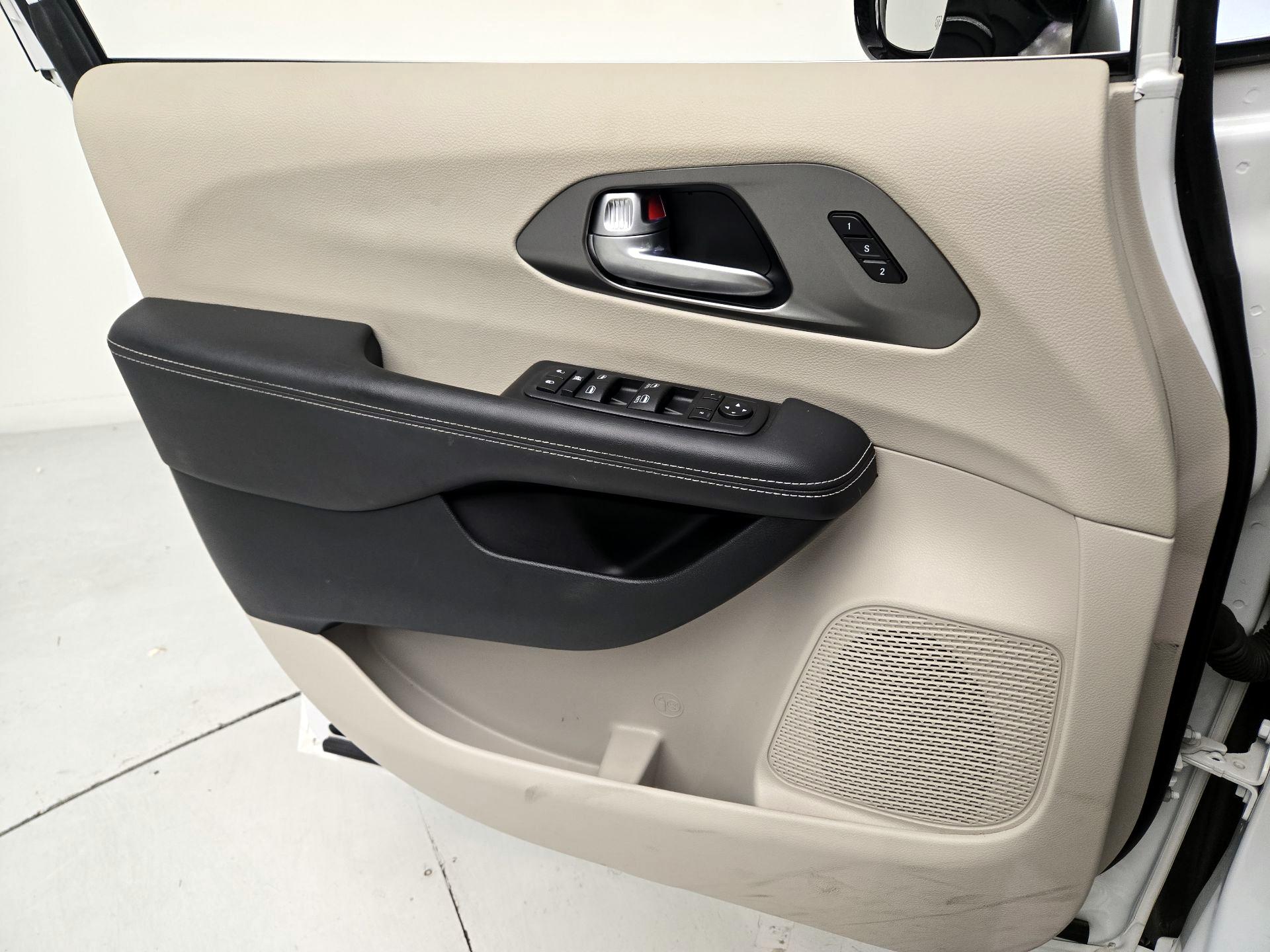 Thumbnail: 2024 Chrysler Pacifica - 12