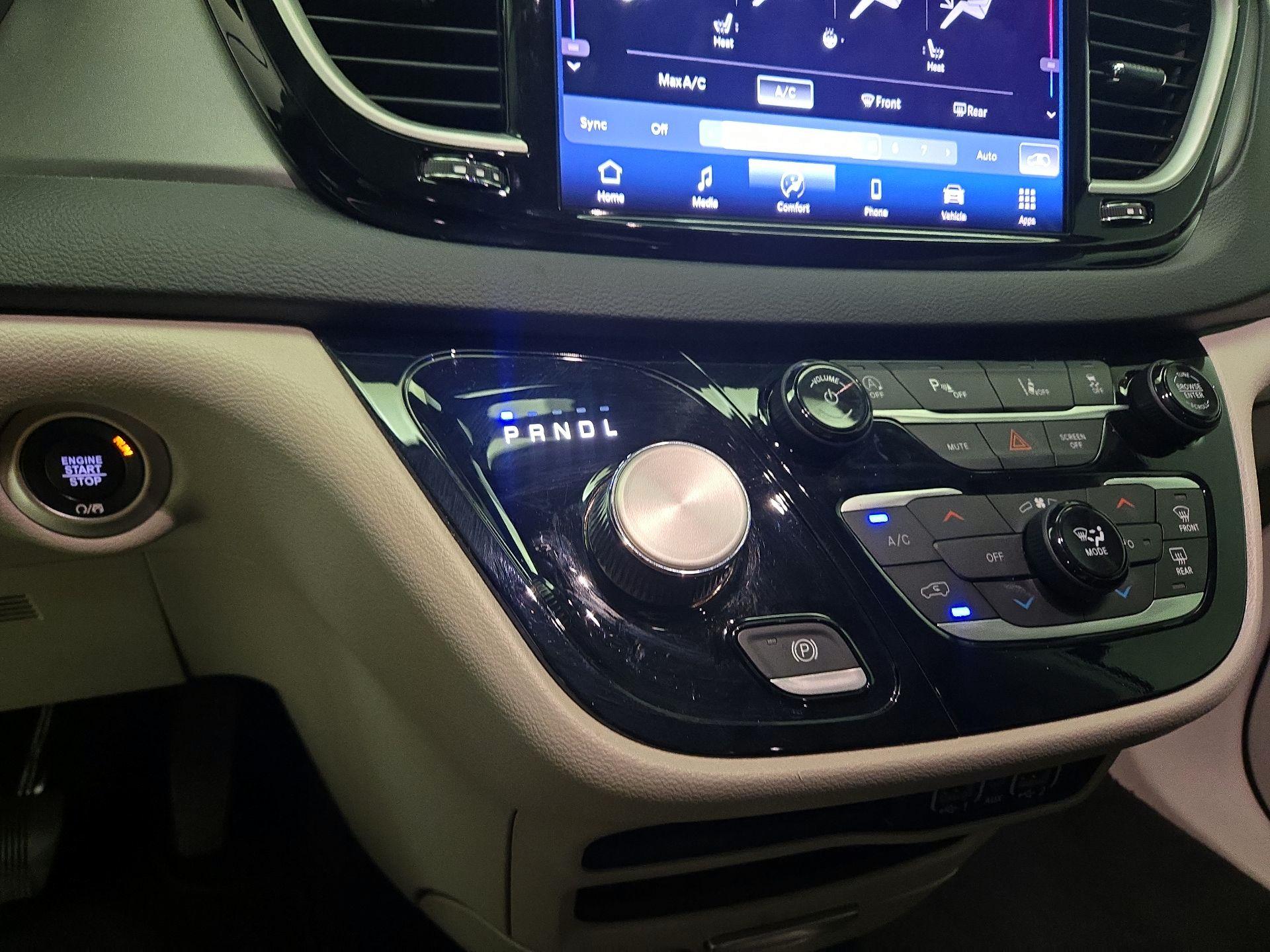 Thumbnail: 2024 Chrysler Pacifica - 17