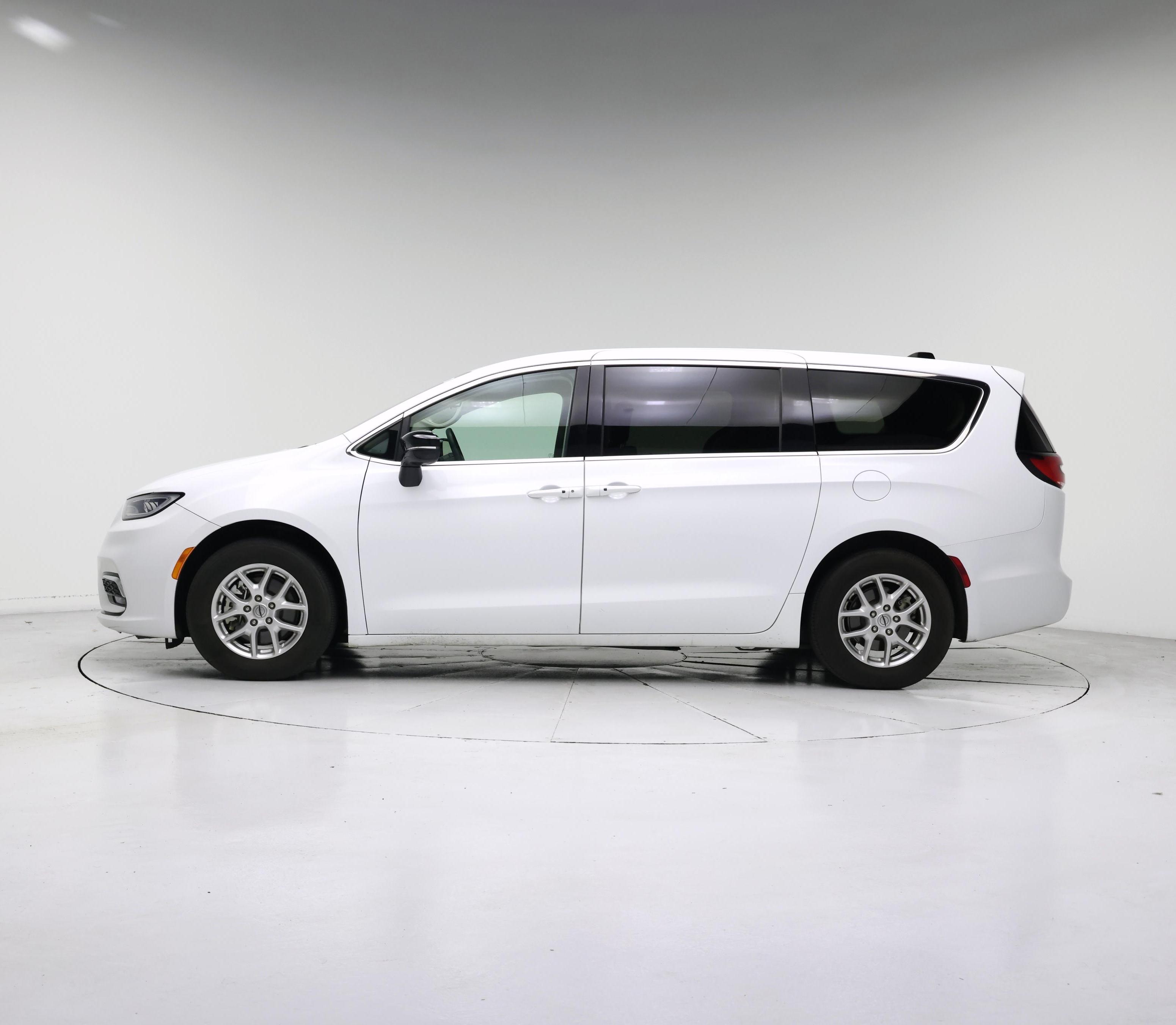 Thumbnail: 2024 Chrysler Pacifica - 3