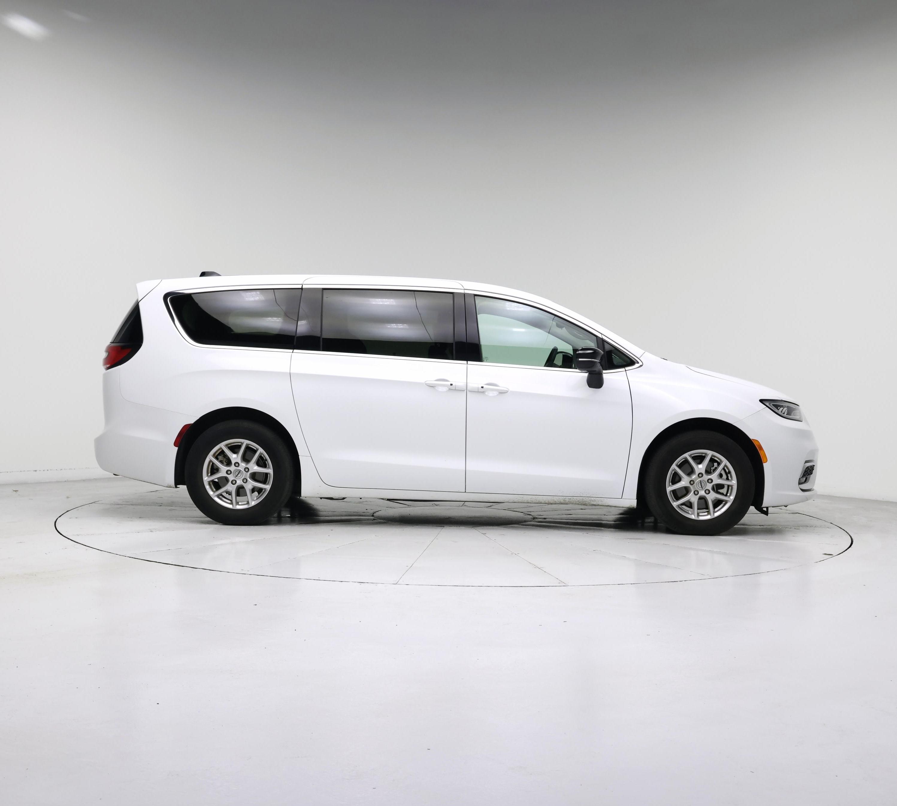 Thumbnail: 2024 Chrysler Pacifica - 7