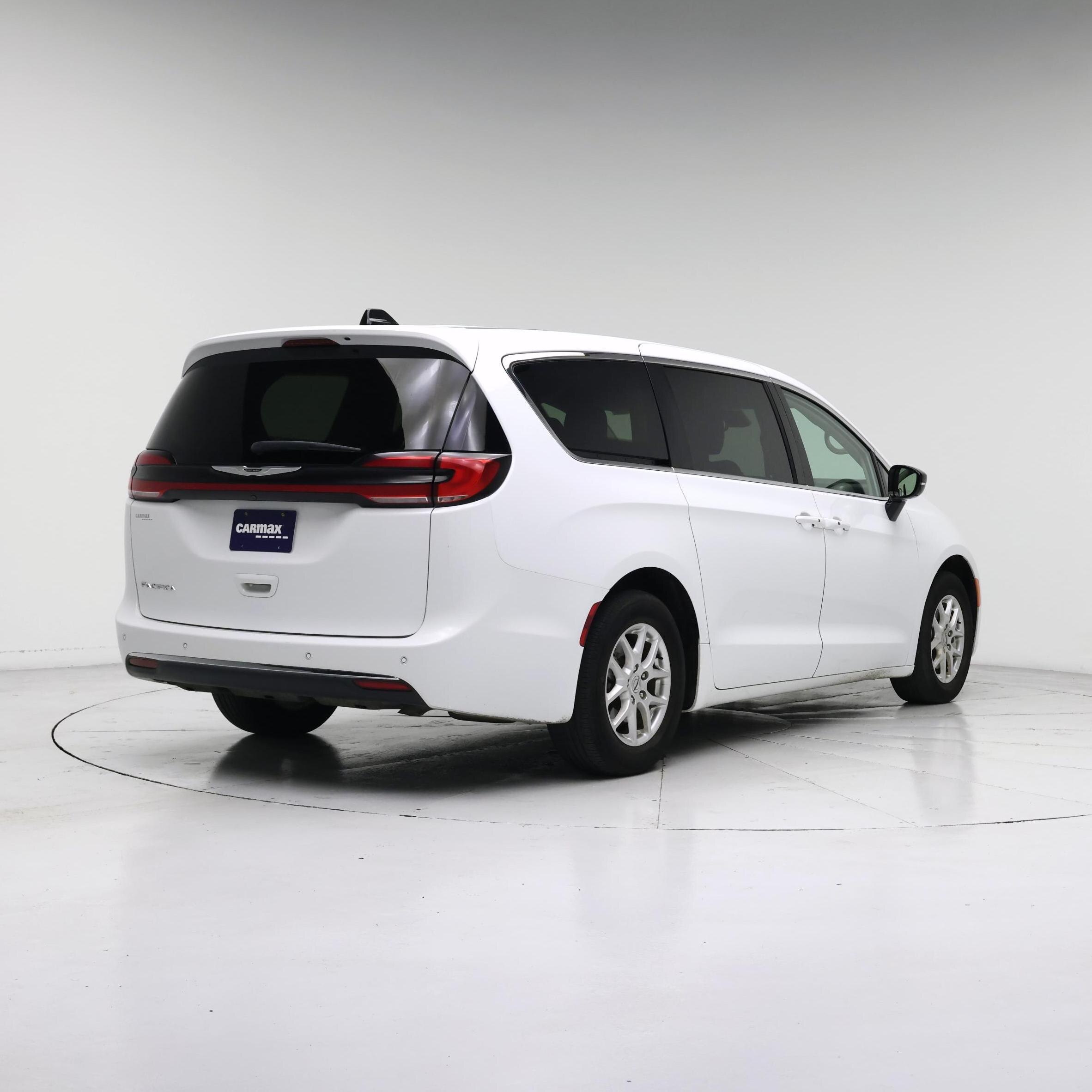 Thumbnail: 2024 Chrysler Pacifica - 8