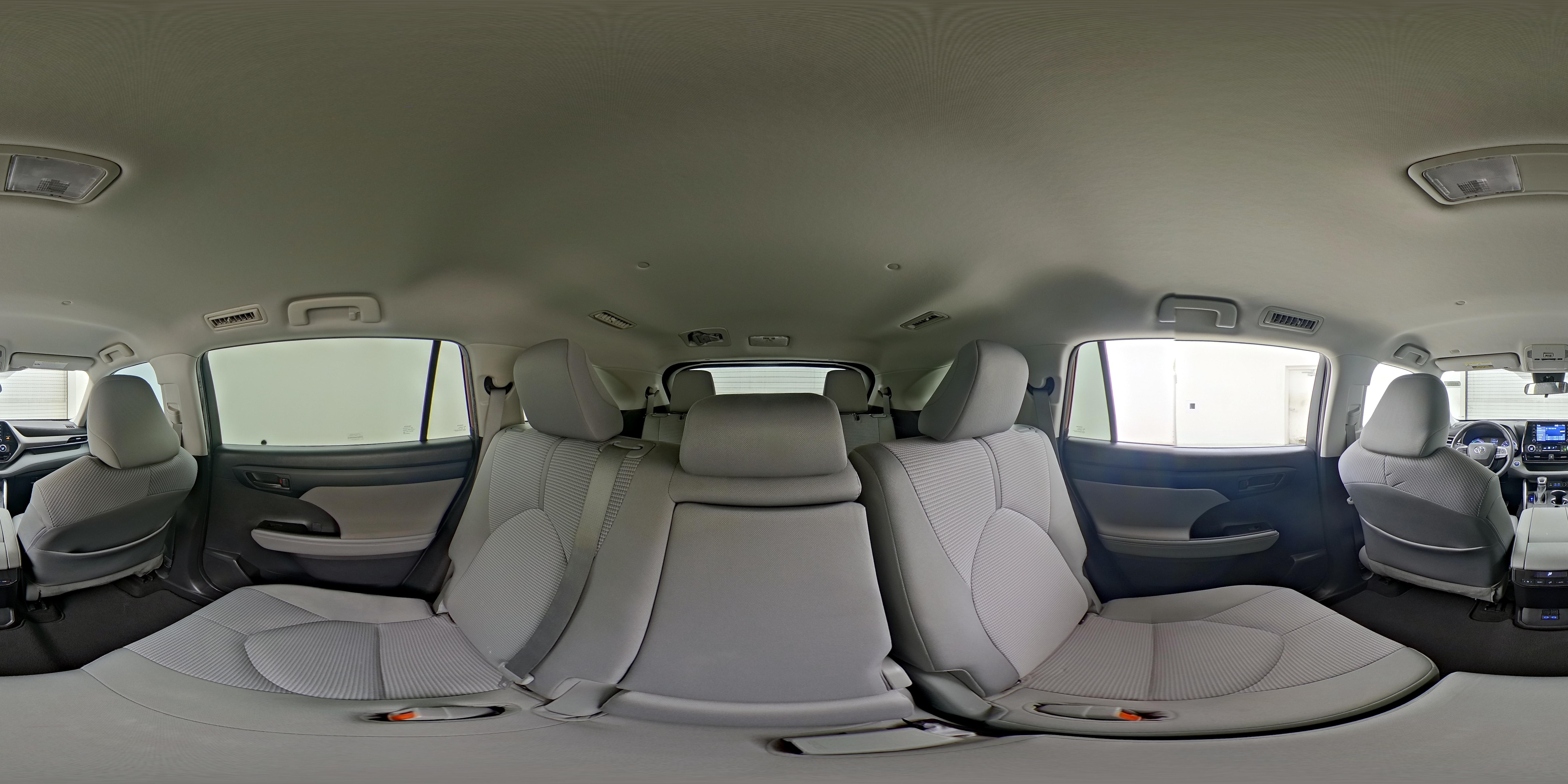2022 Toyota Highlander LE - Photo 27