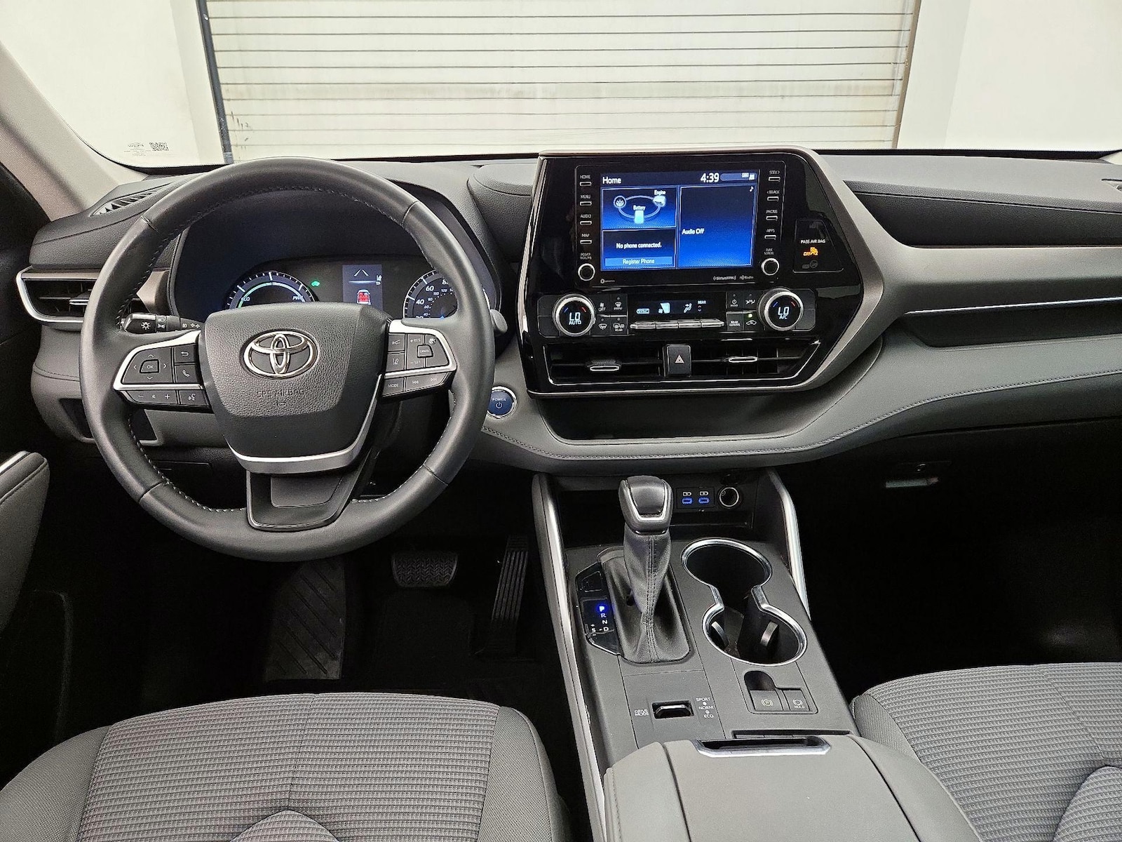 2022 Toyota Highlander LE - Photo 10