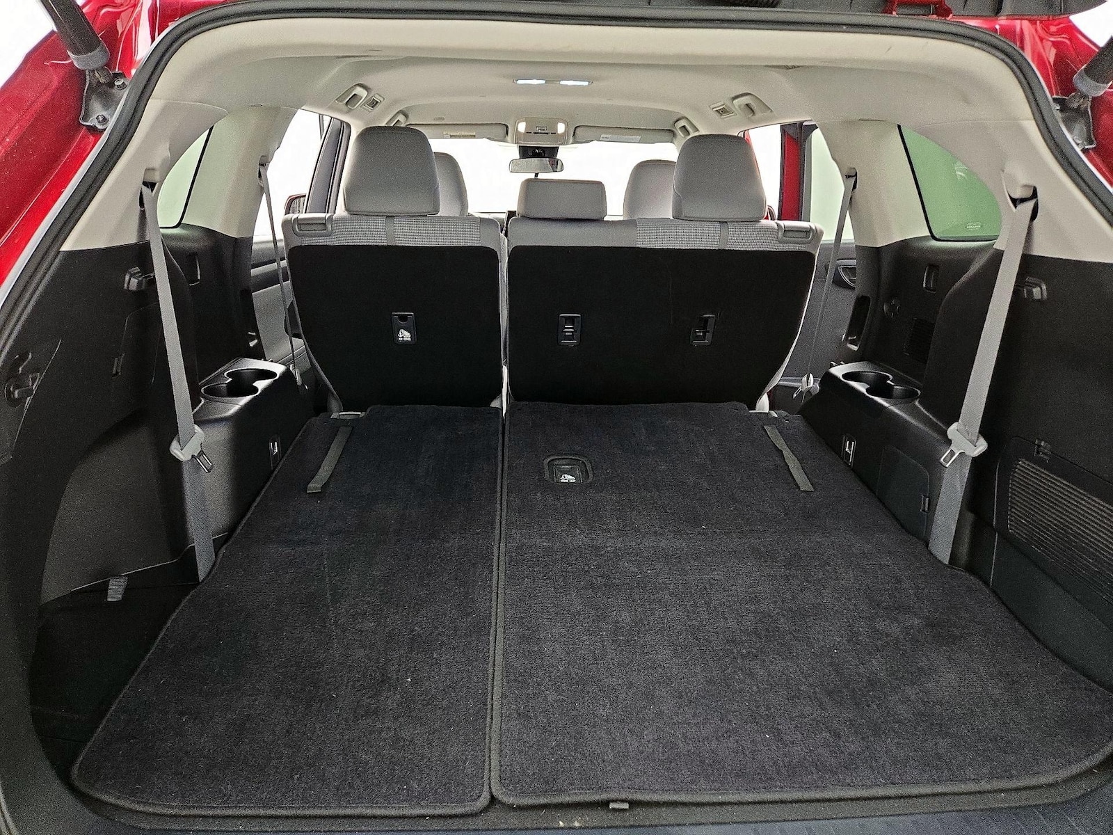 2022 Toyota Highlander LE - Photo 23