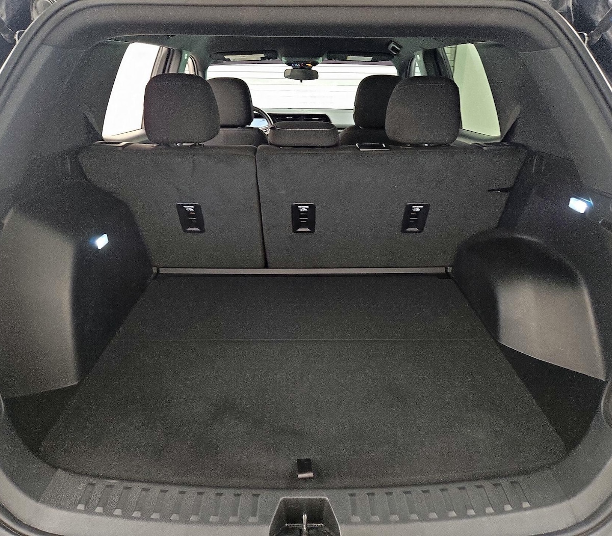 Trunk/Cargo (Seats Up)