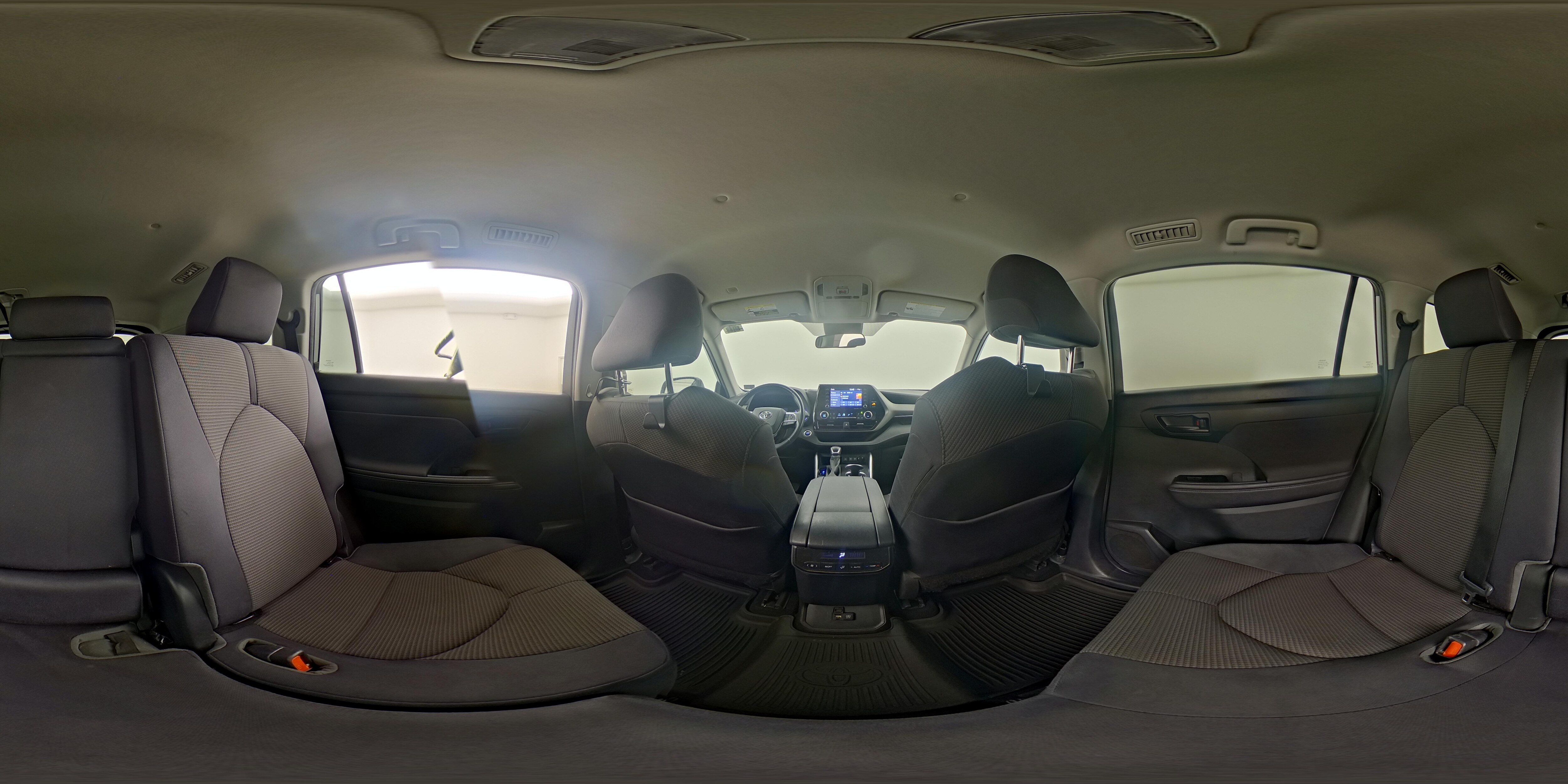 2020 Toyota Highlander LE - Photo 27