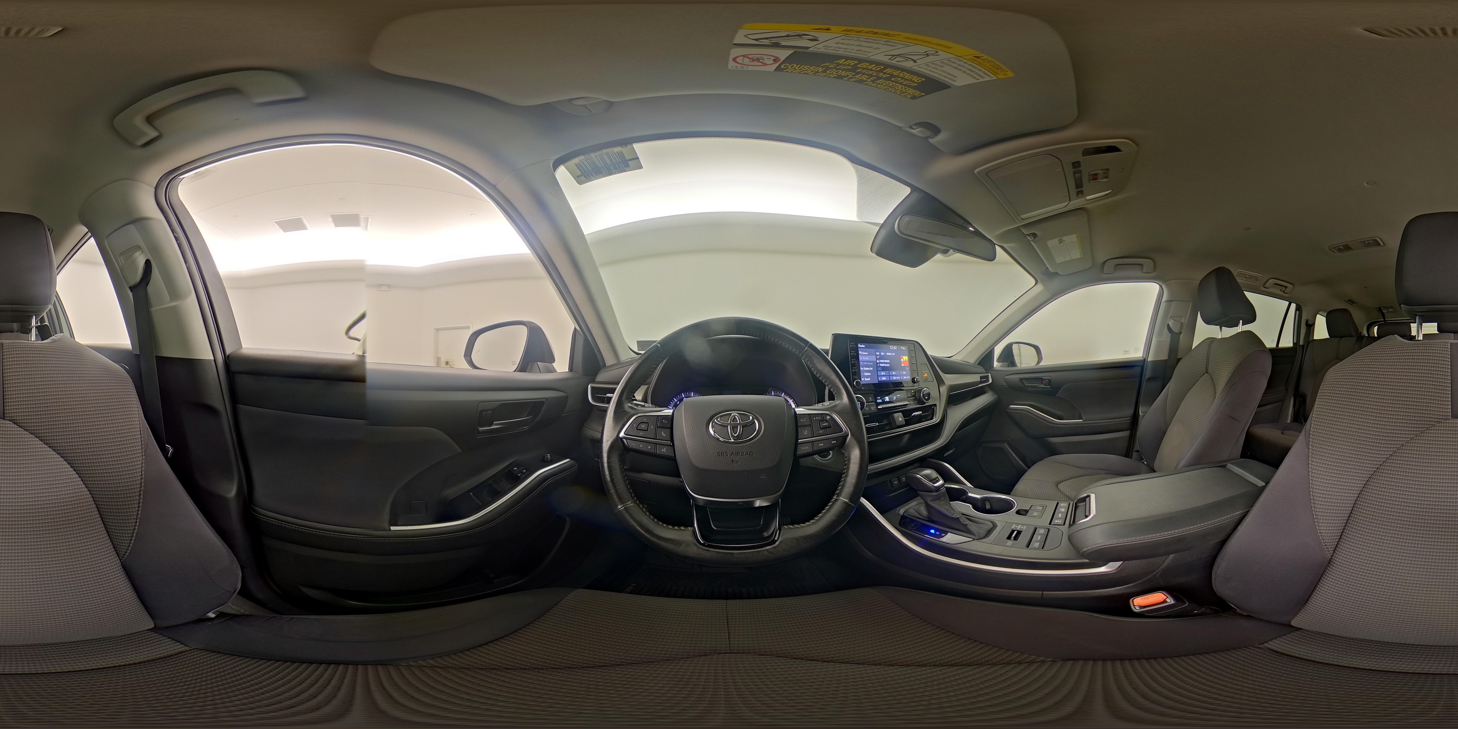 2020 Toyota Highlander LE - Photo 28