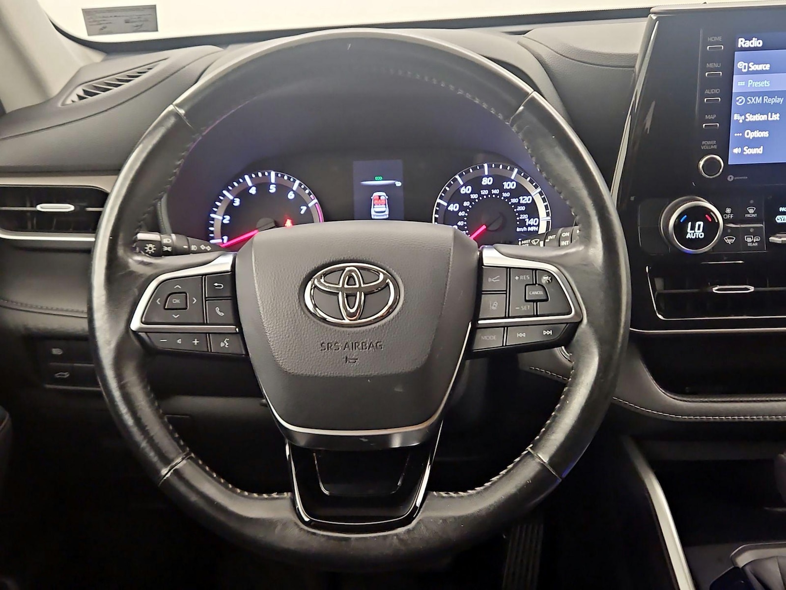 2020 Toyota Highlander LE - Photo 11
