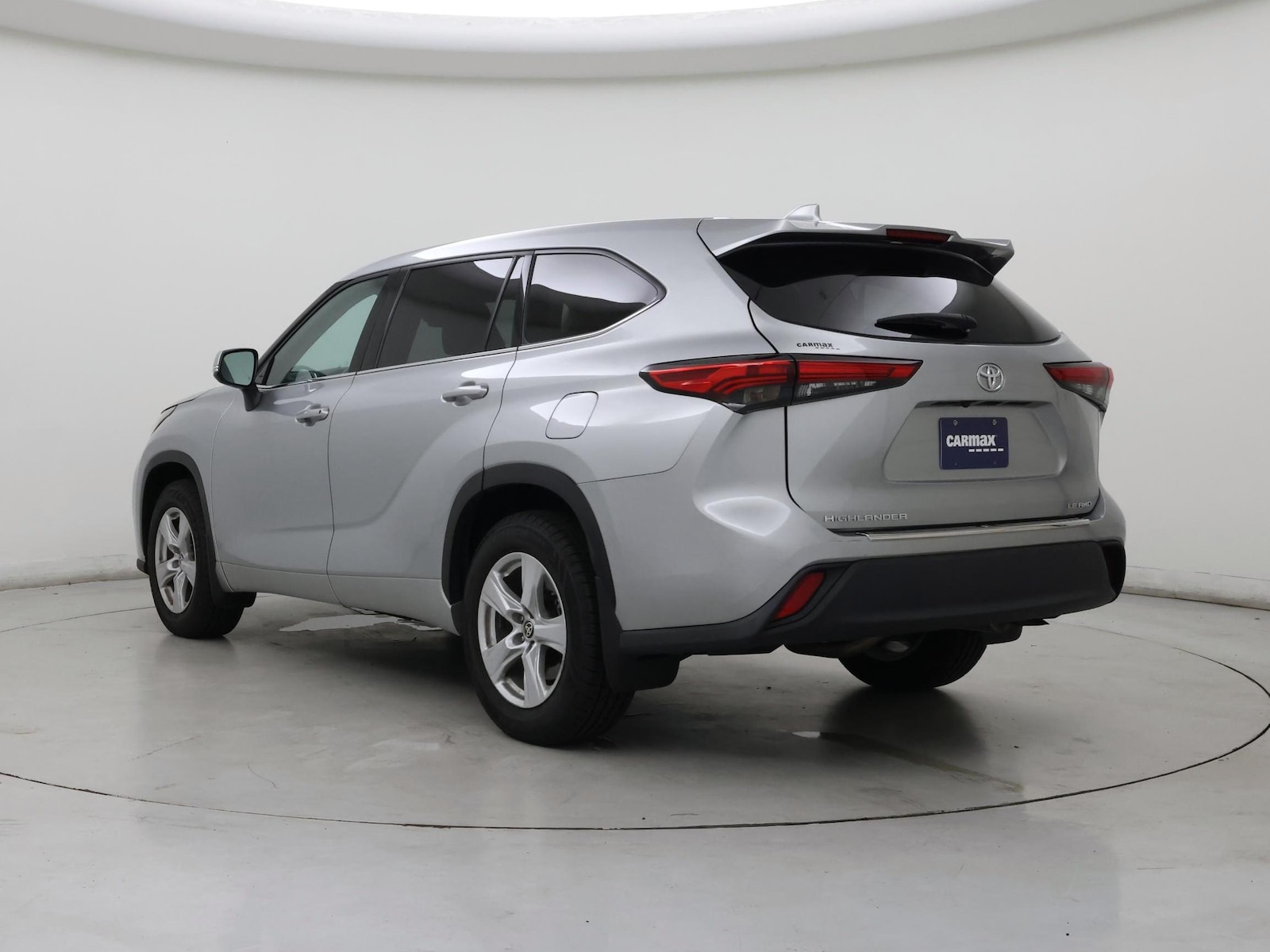 2020 Toyota Highlander LE - Photo 3