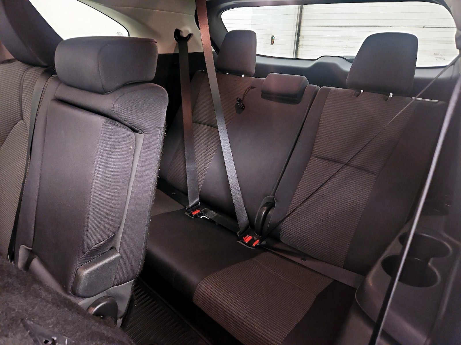 2020 Toyota Highlander LE - Photo 21