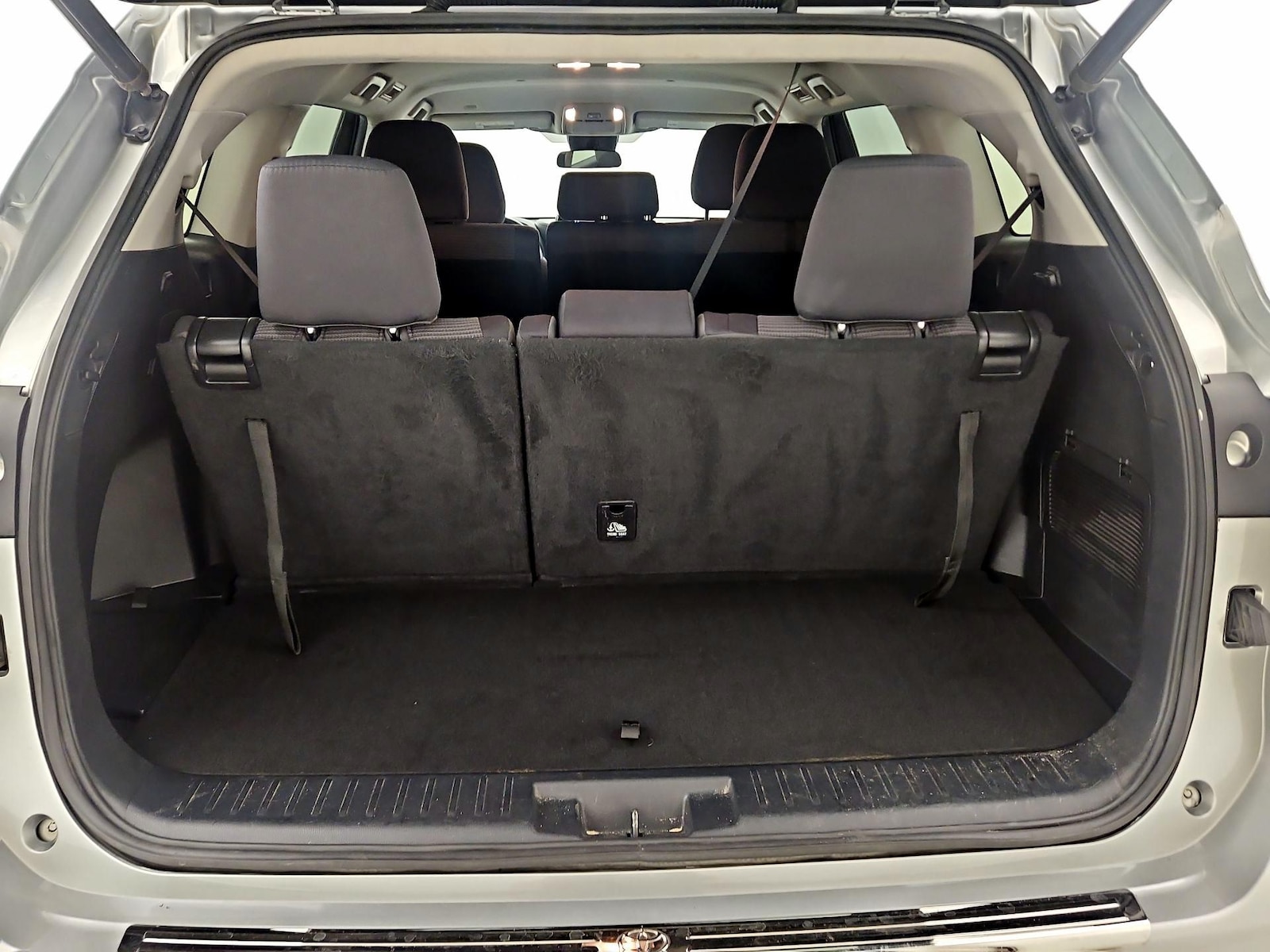 2020 Toyota Highlander LE - Photo 22