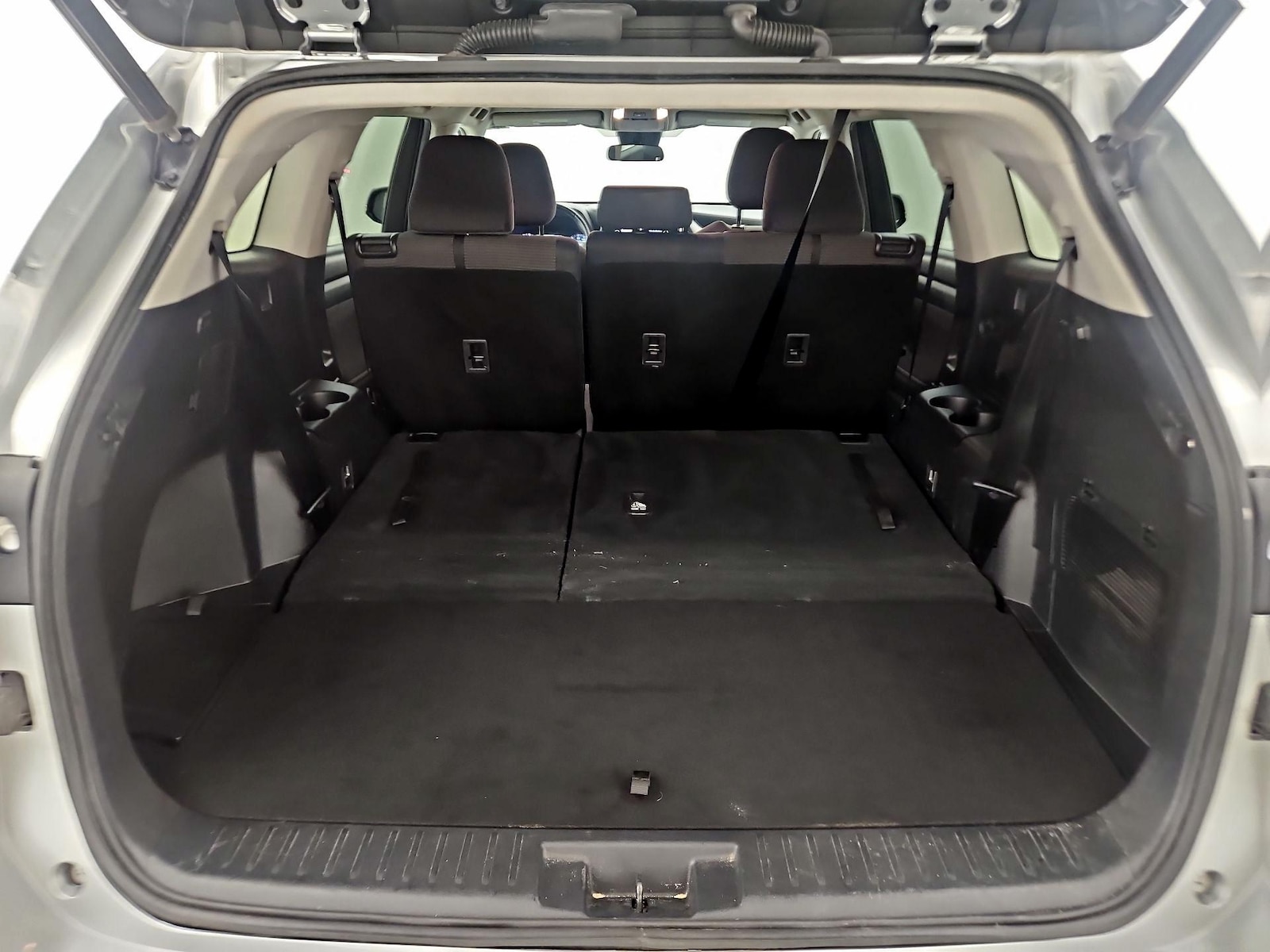 2020 Toyota Highlander LE - Photo 23