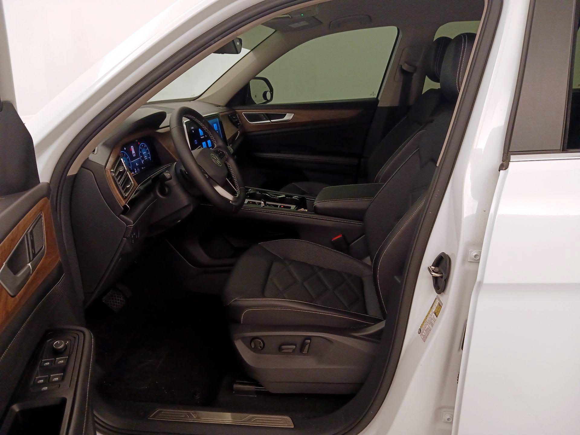 Thumbnail: 2024 Volkswagen Atlas - 11