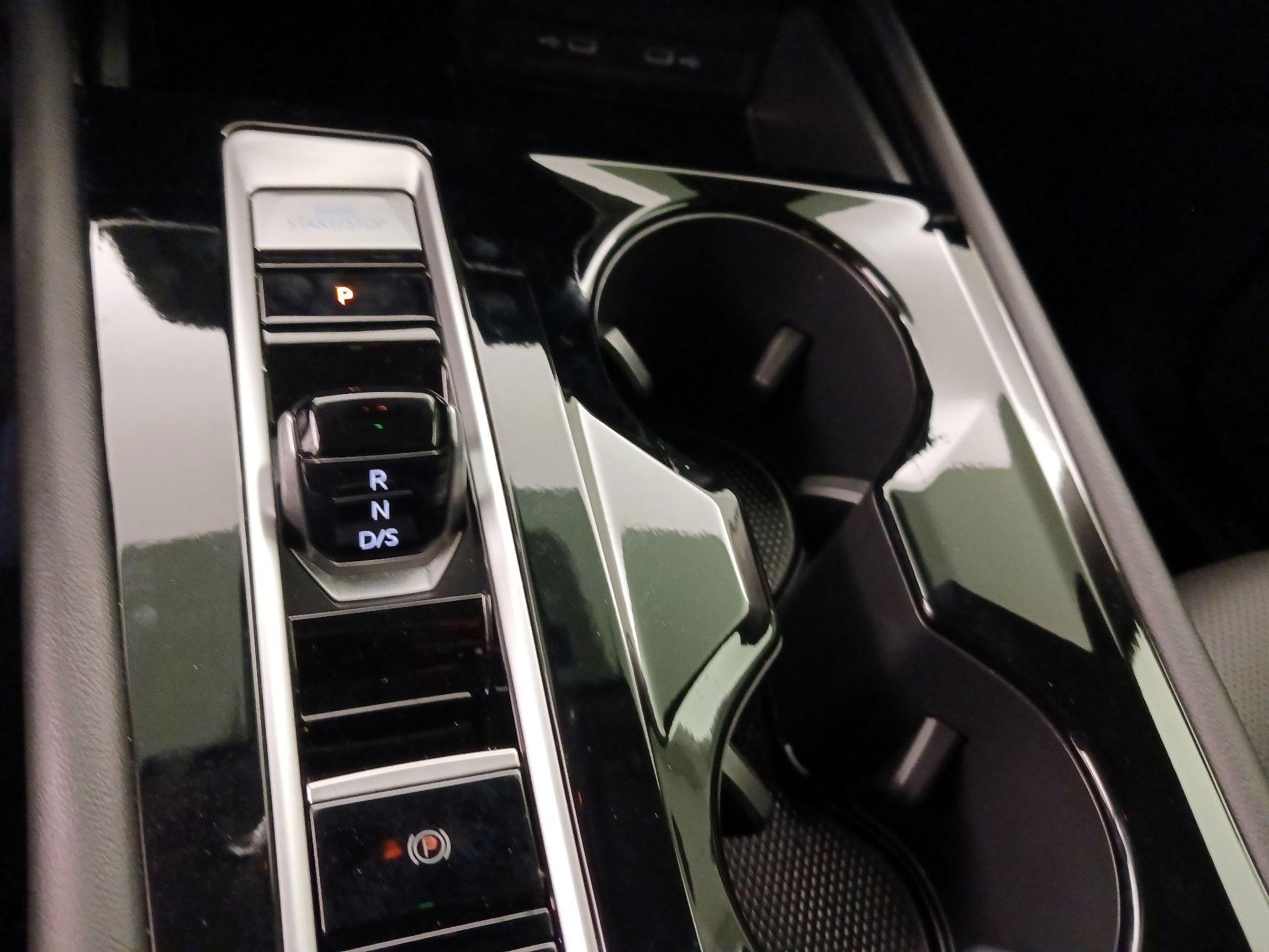 Thumbnail: 2024 Volkswagen Atlas - 18