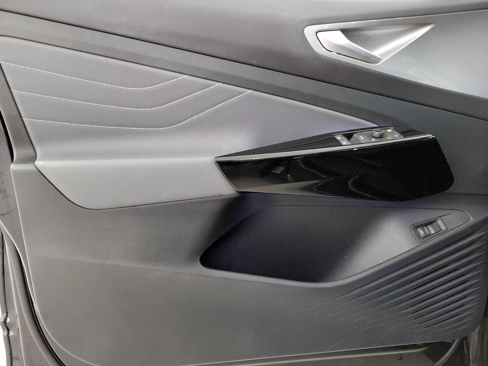 2023 Volkswagen ID.4 S - Photo 13