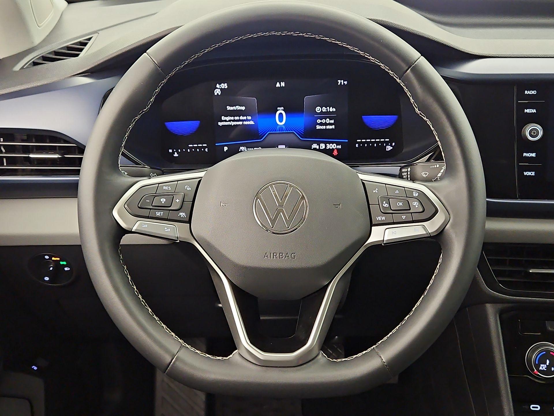 Thumbnail: 2023 Volkswagen Taos - 10