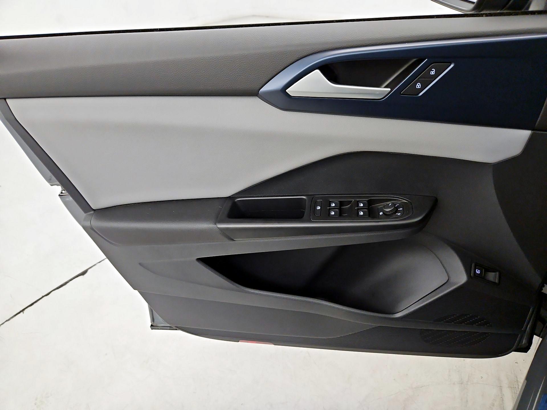 Thumbnail: 2023 Volkswagen Taos - 12